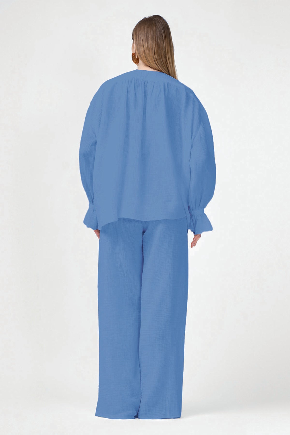 Set bleu cu bluza cu detalii si pantaloni lungi