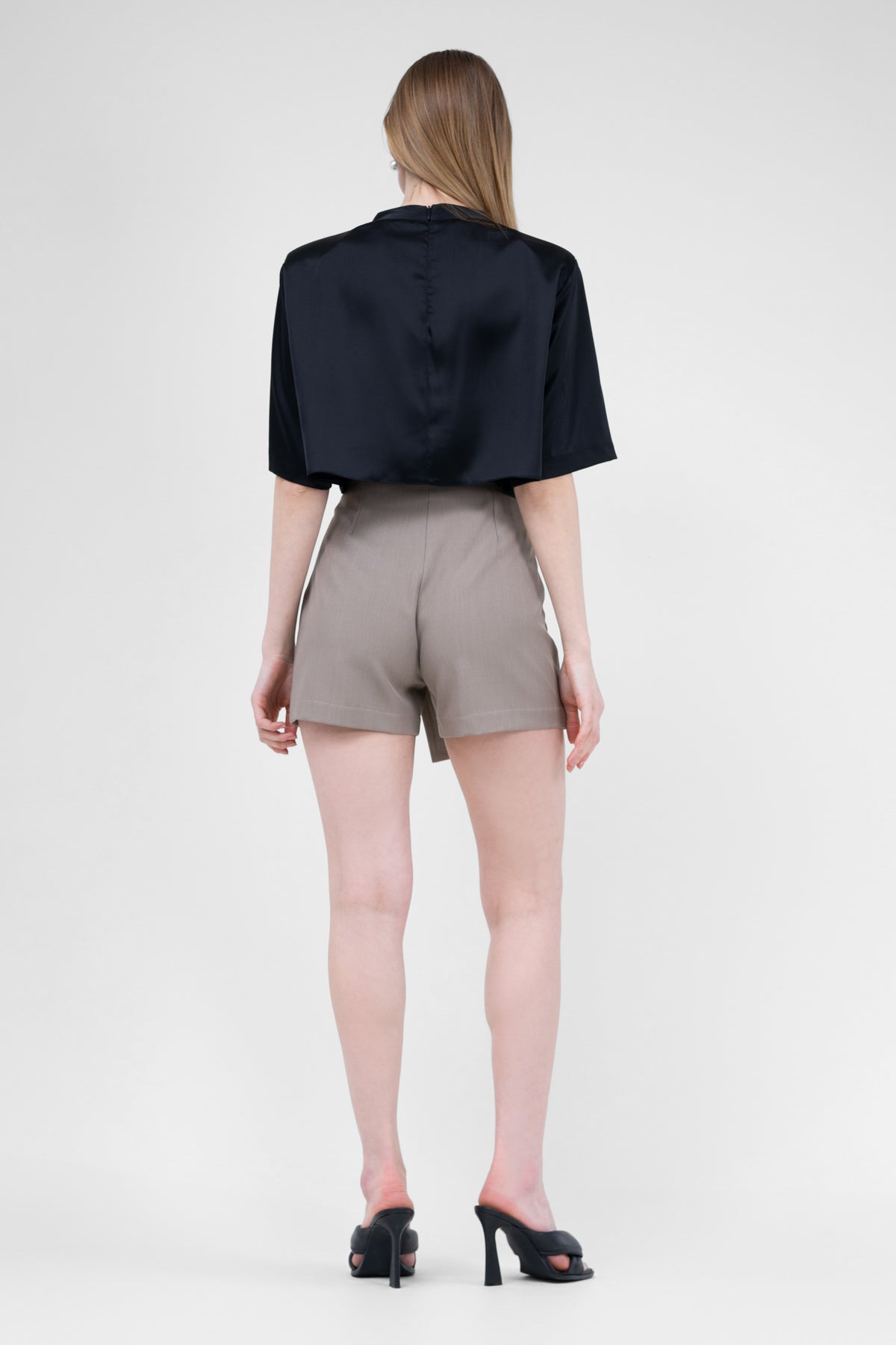 Fusta pantalon bej asimetrica cu buzunare