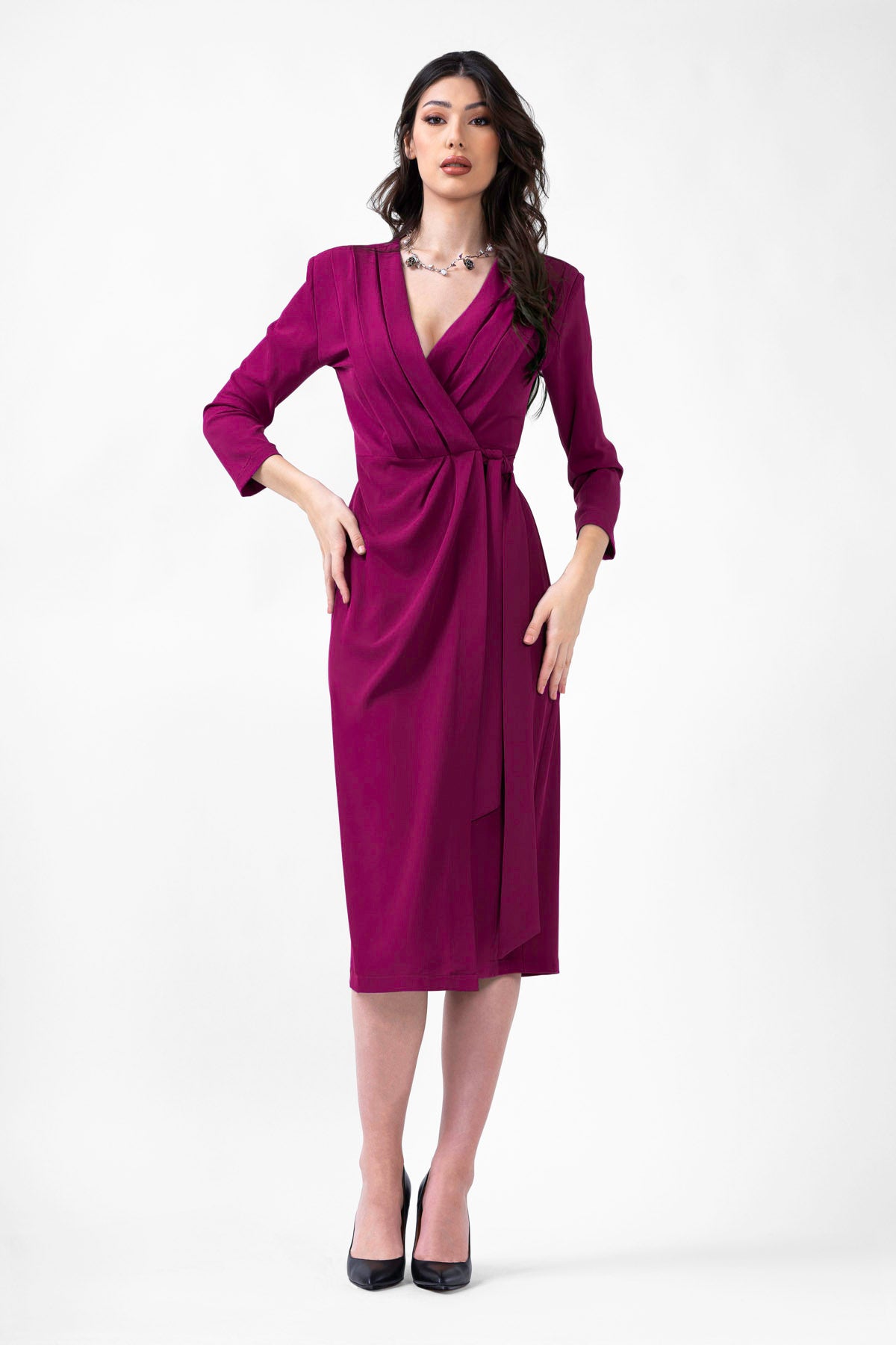 Rochie midi fuchsia cu pliuri si cordon in talie
