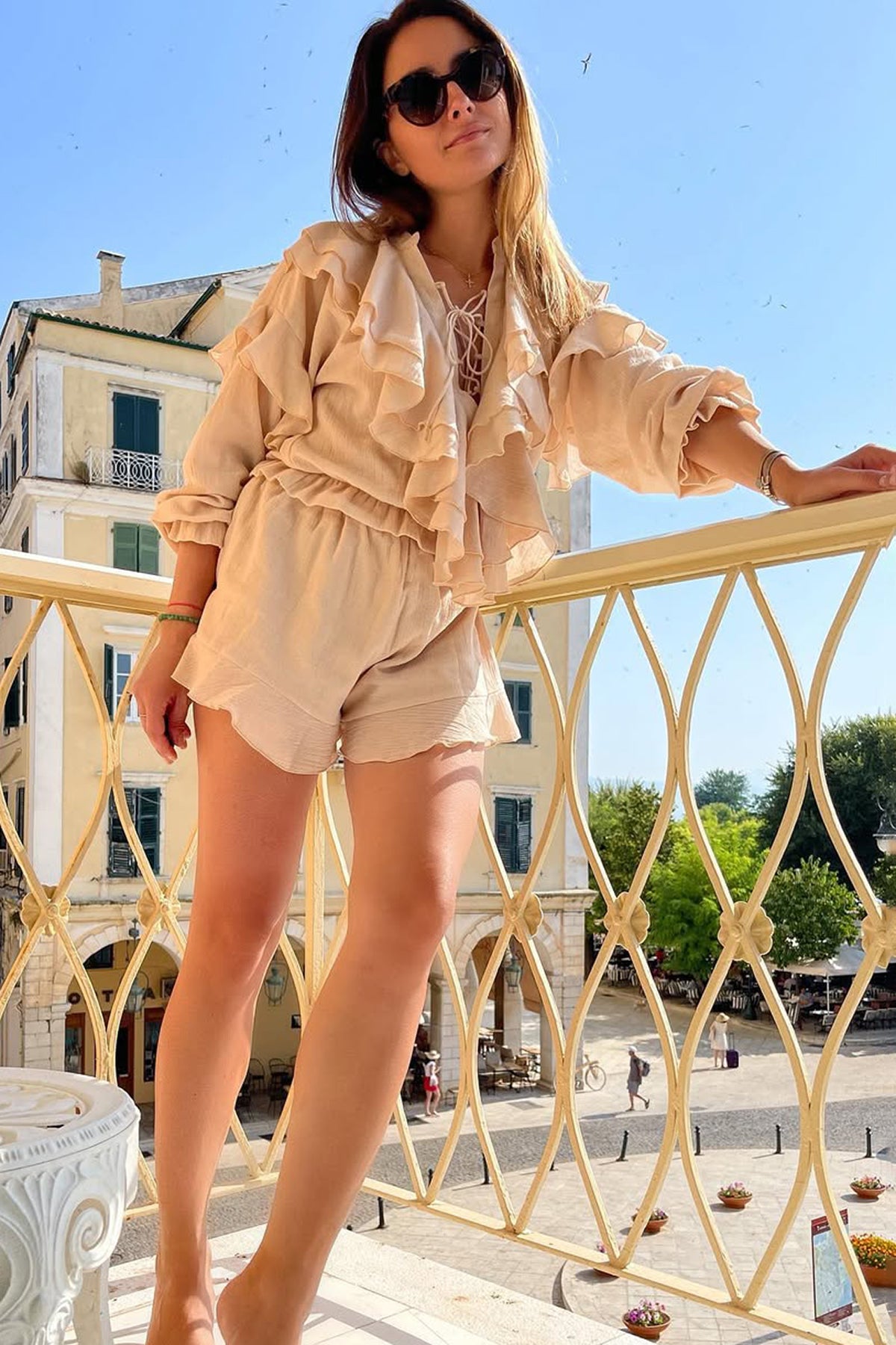 Beige linen-viscose blend set with ruffle top and shorts