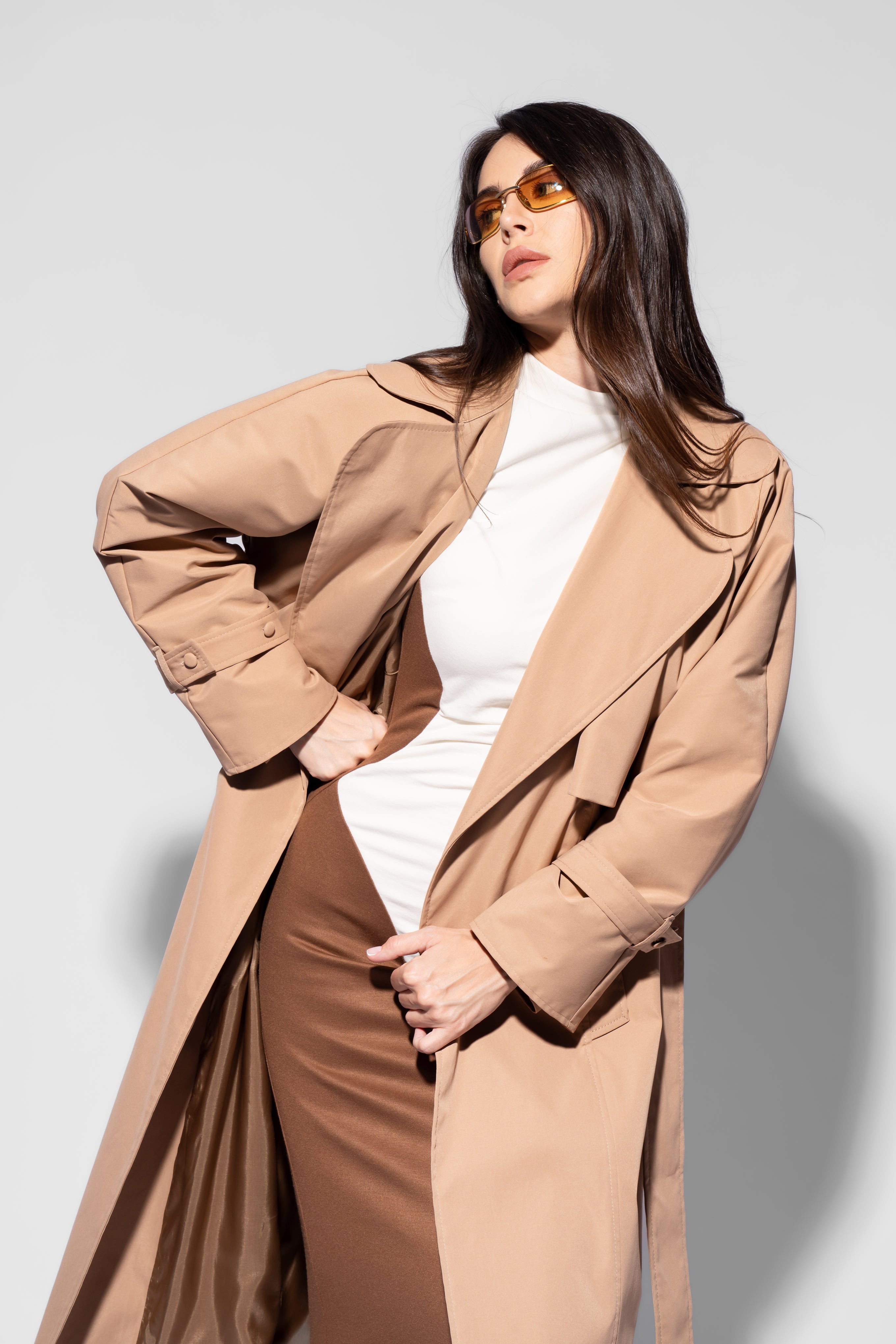 CAMEL TRENCH COAT WITH BELT AND RAGLAN SLEEVES
