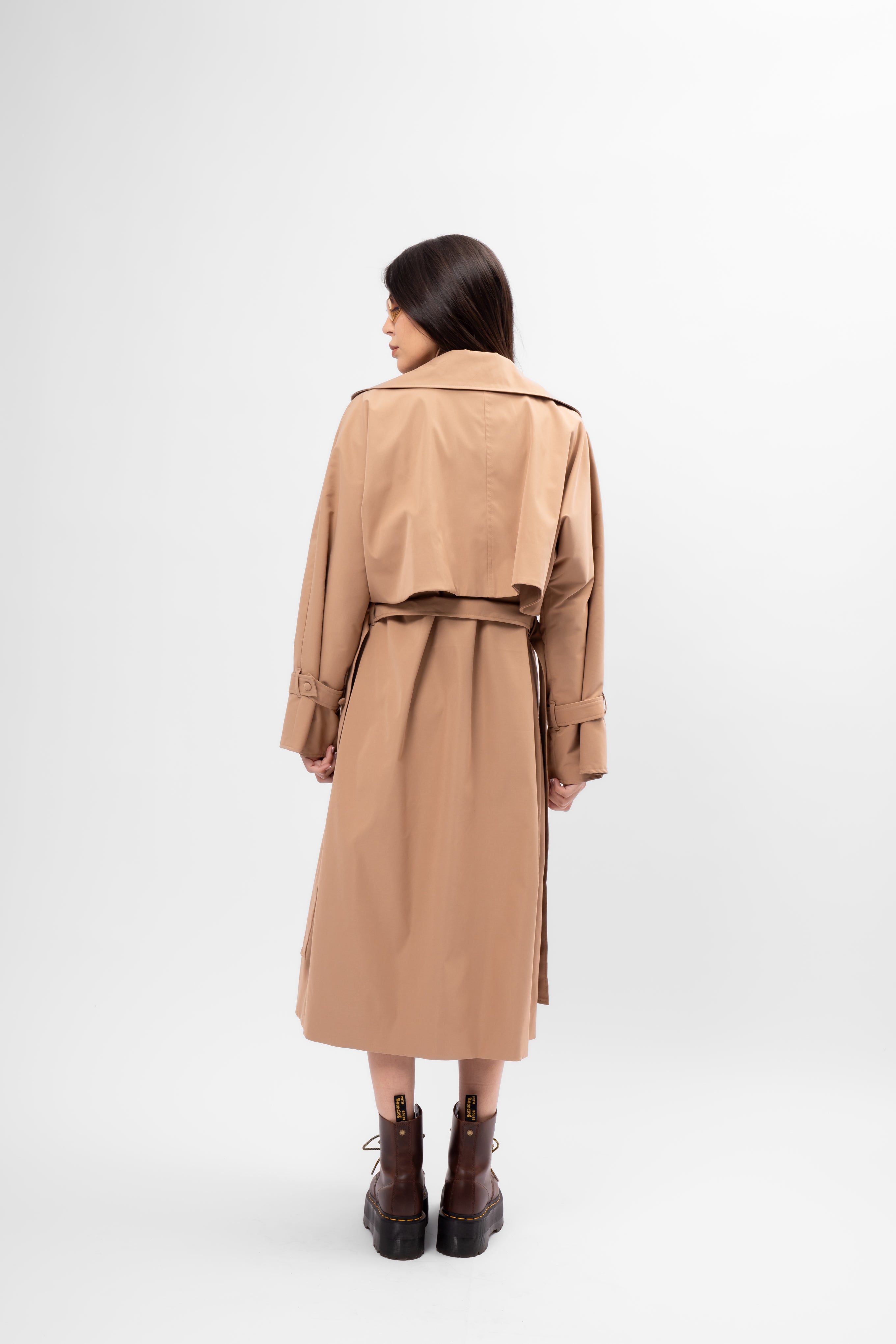 CAMEL TRENCH COAT WITH BELT AND RAGLAN SLEEVES