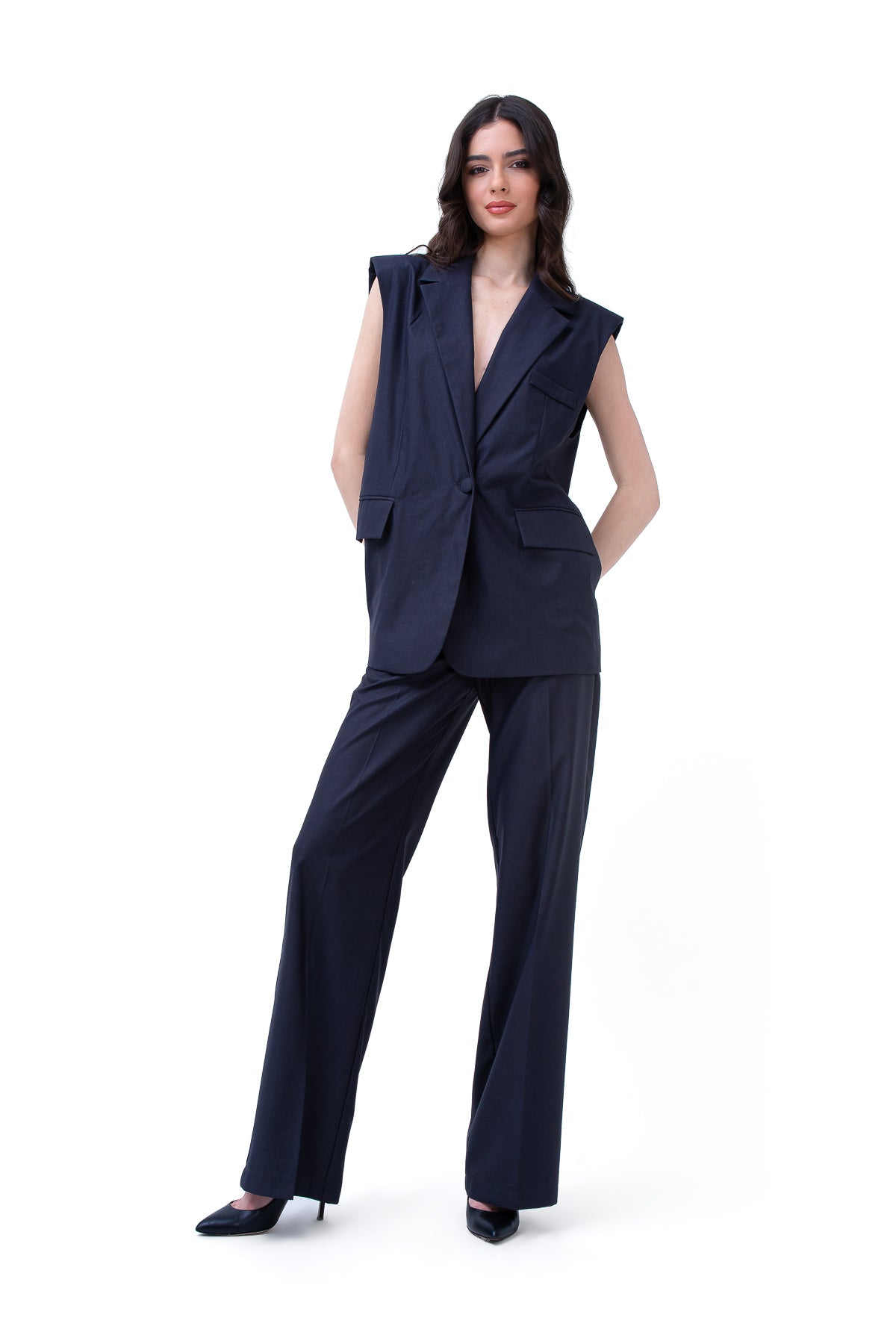 Dark Grey Suit With Vest And Straight Trousers