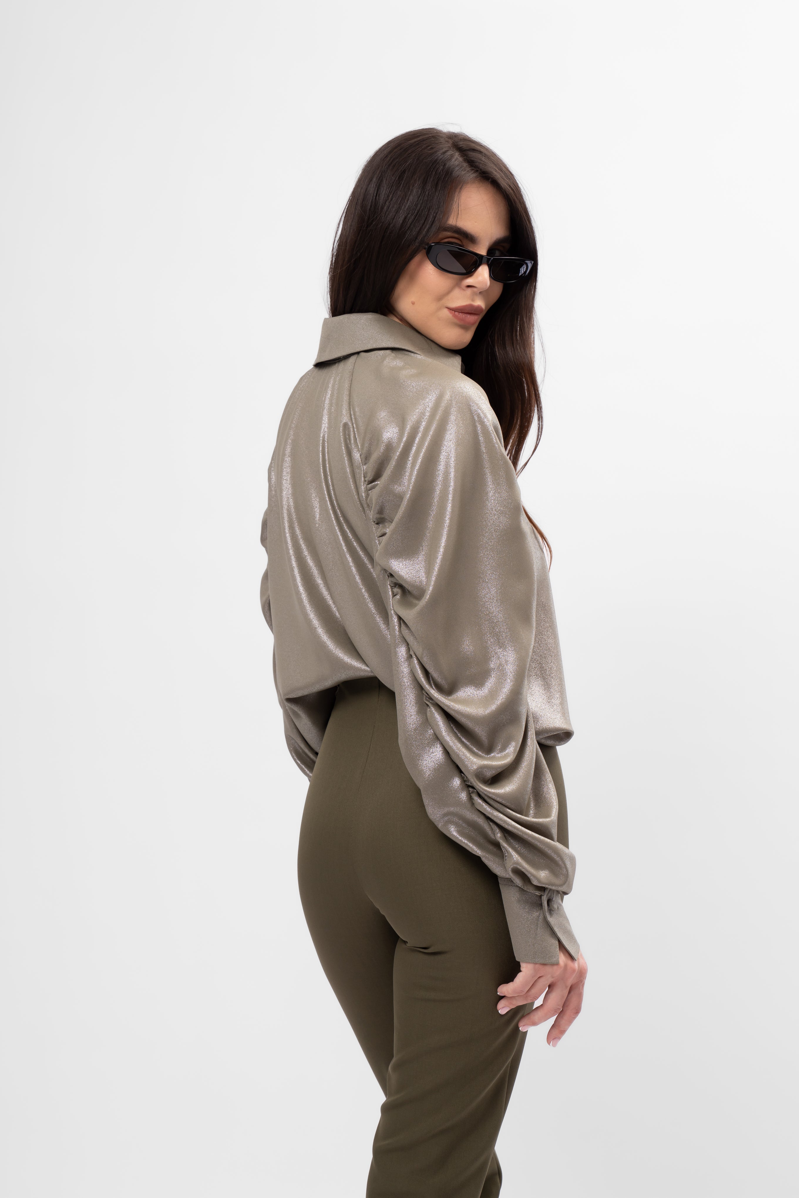 Cămașă Khaki Oversized din Material Metalizat cu Mâneci Bufante
