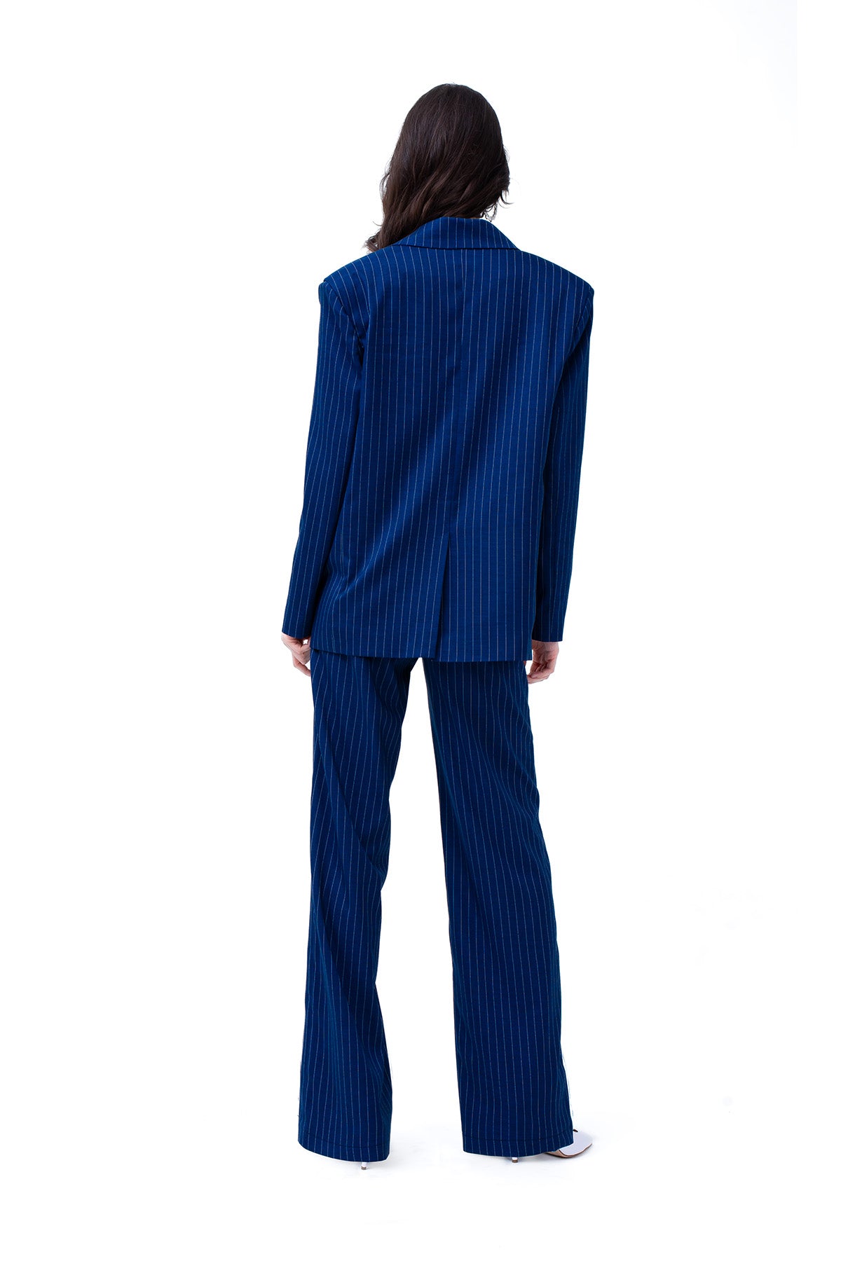 Costum albastru cu sacou oversized si pantaloni drepți