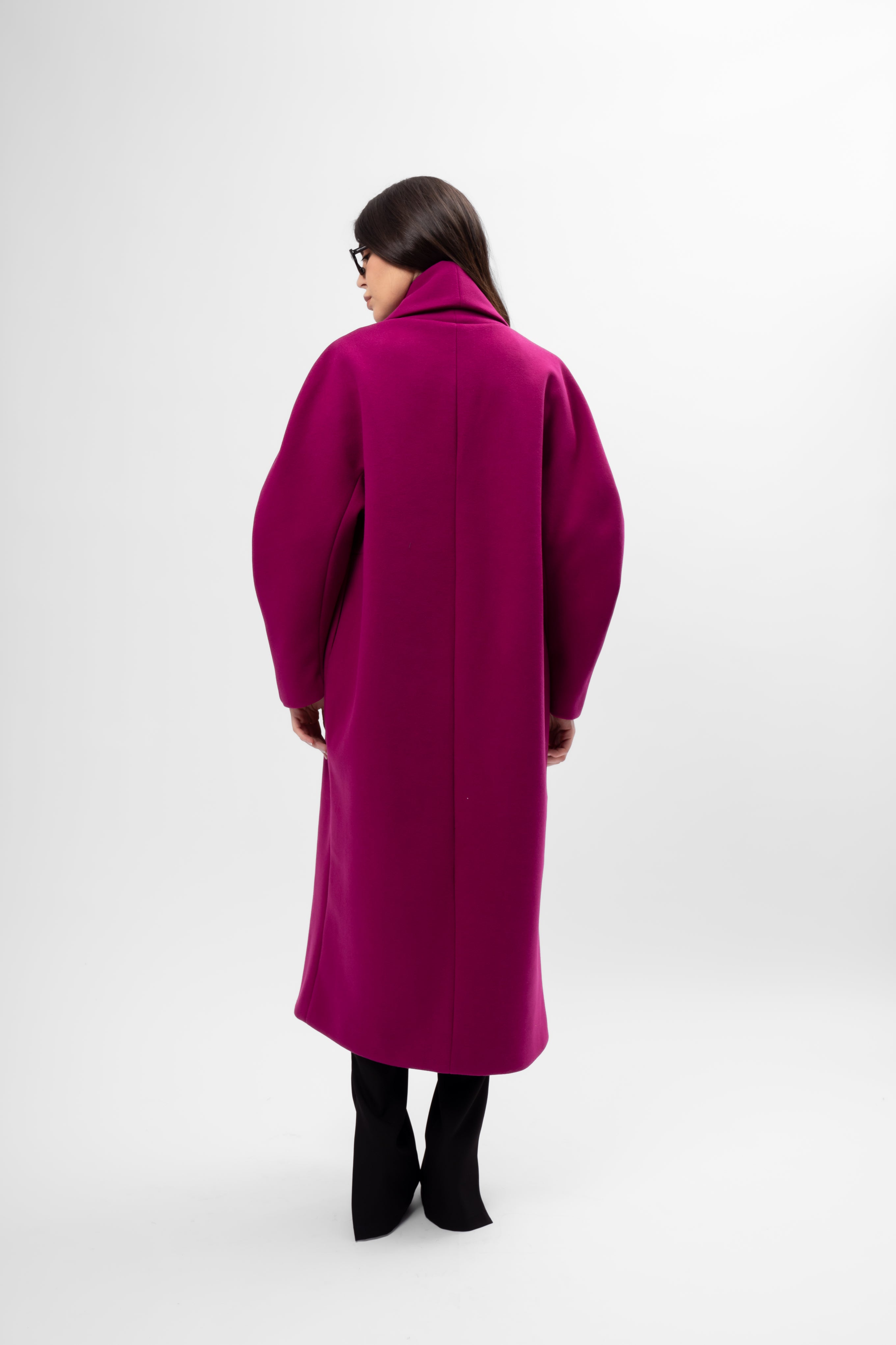 Palton lung fucsia cu cordon și rever amplu