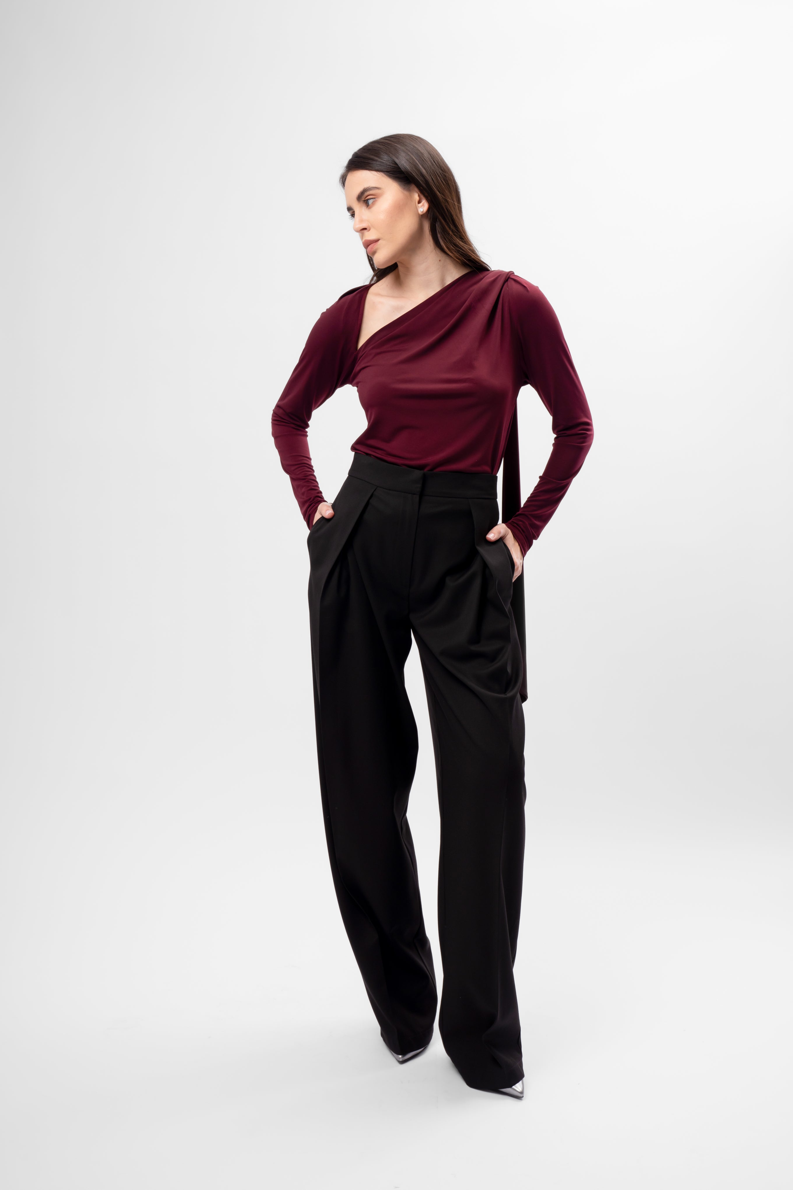 Bluză burgundy din jerse cu decolteu asimetric