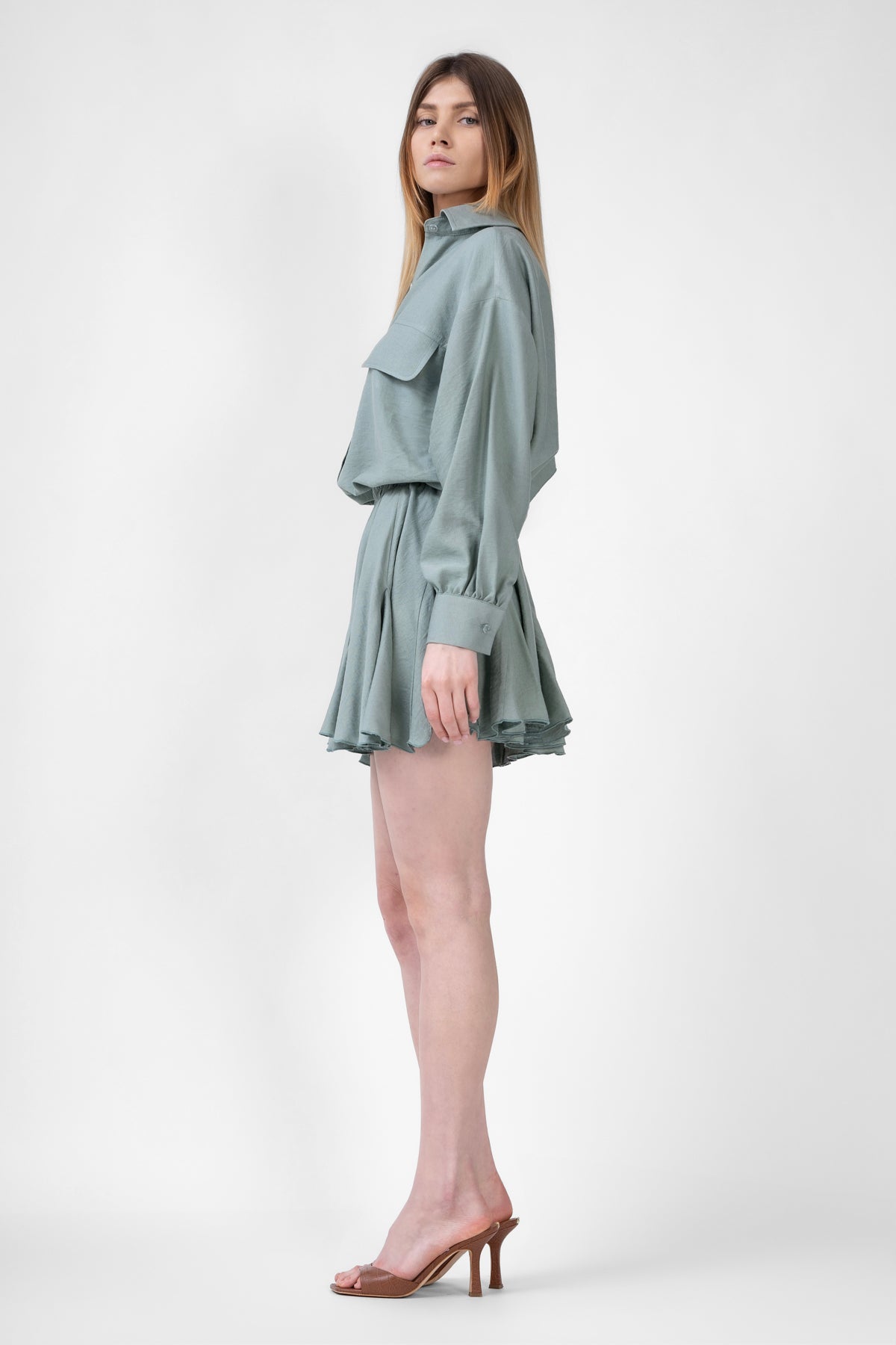 Set mint cu camasa si fusta cu clini