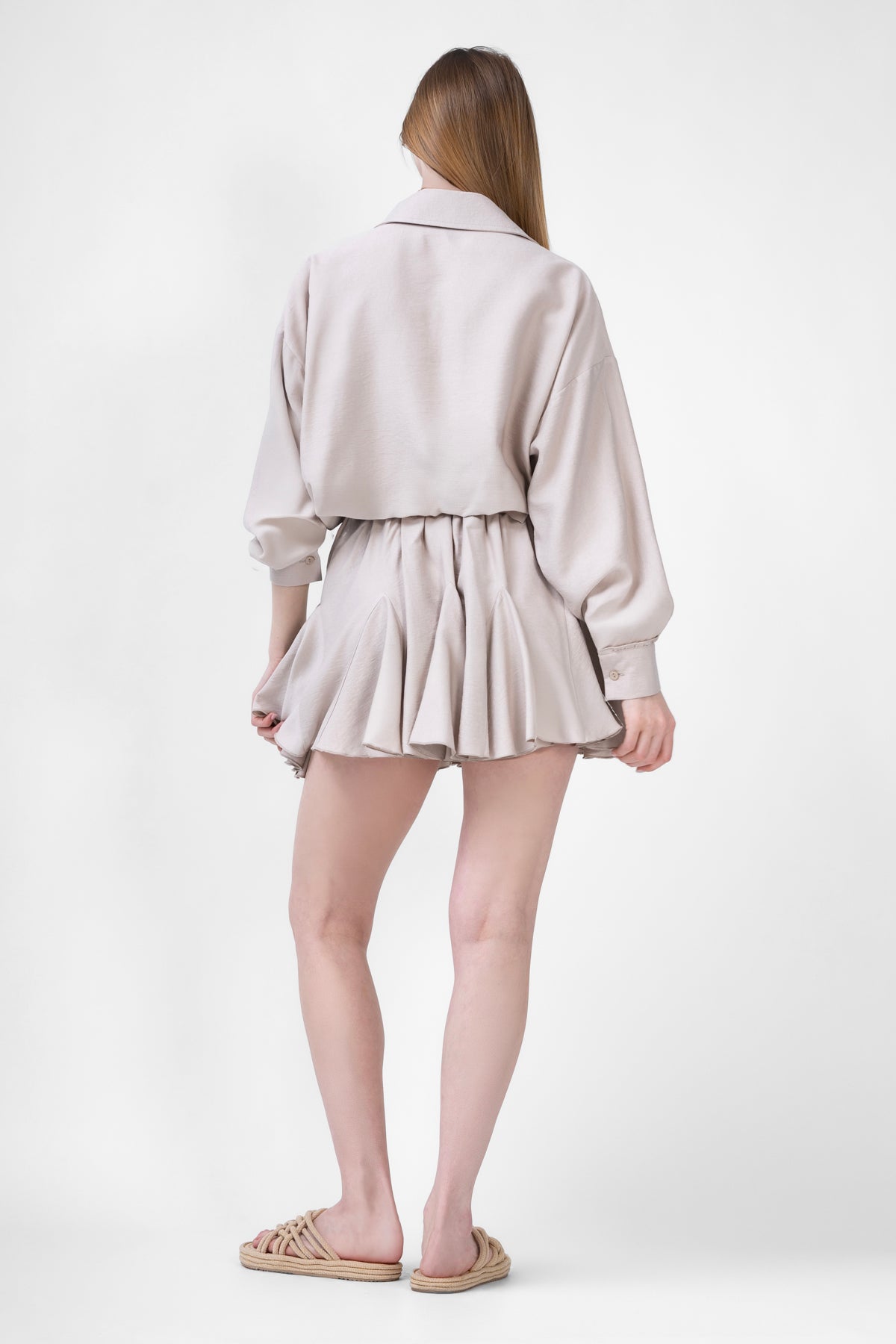 Set bej cu camasa si fusta cu clini