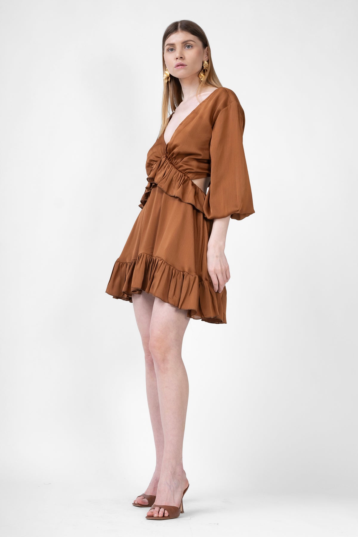 Rochie mini bronze de satin cu volane