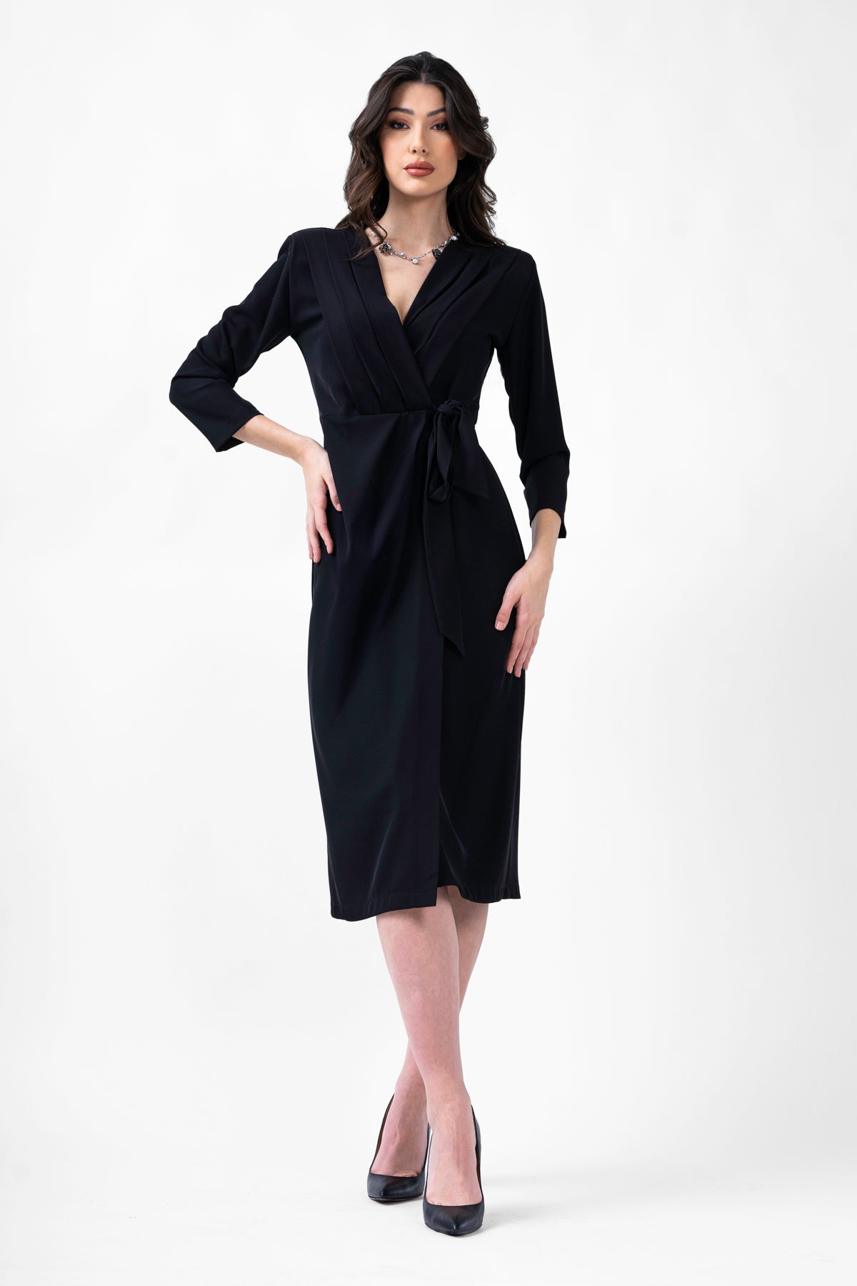 Rochie midi neagra cu pliuri si cordon in talie