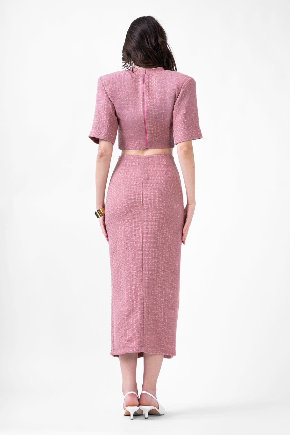 Set roz pudra cu top cropped si fusta midi