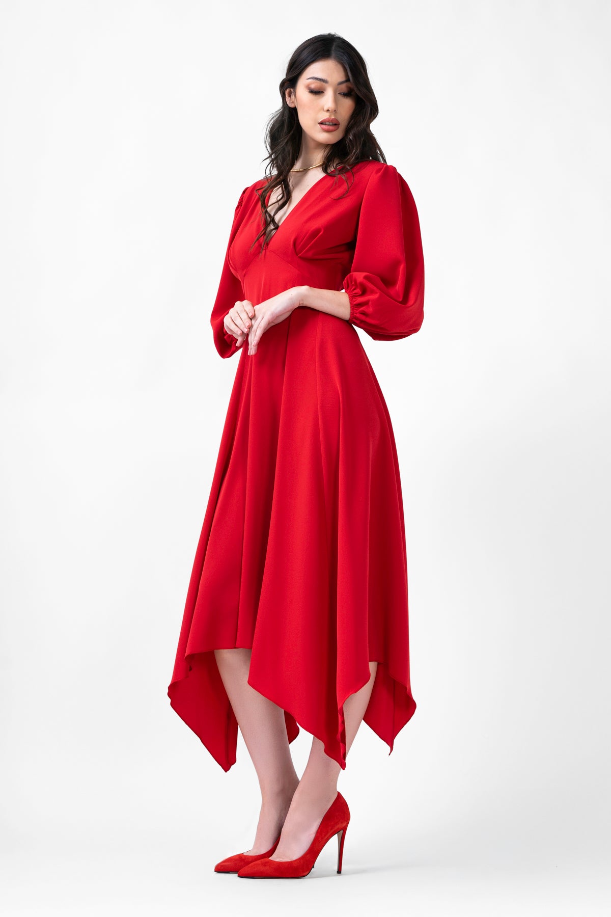 Rochie midi rosie cu clini si maneca midi