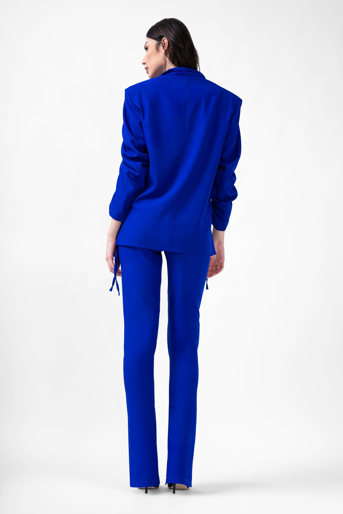 Costum albastru electric cu sireturi si pantaloni slim fit