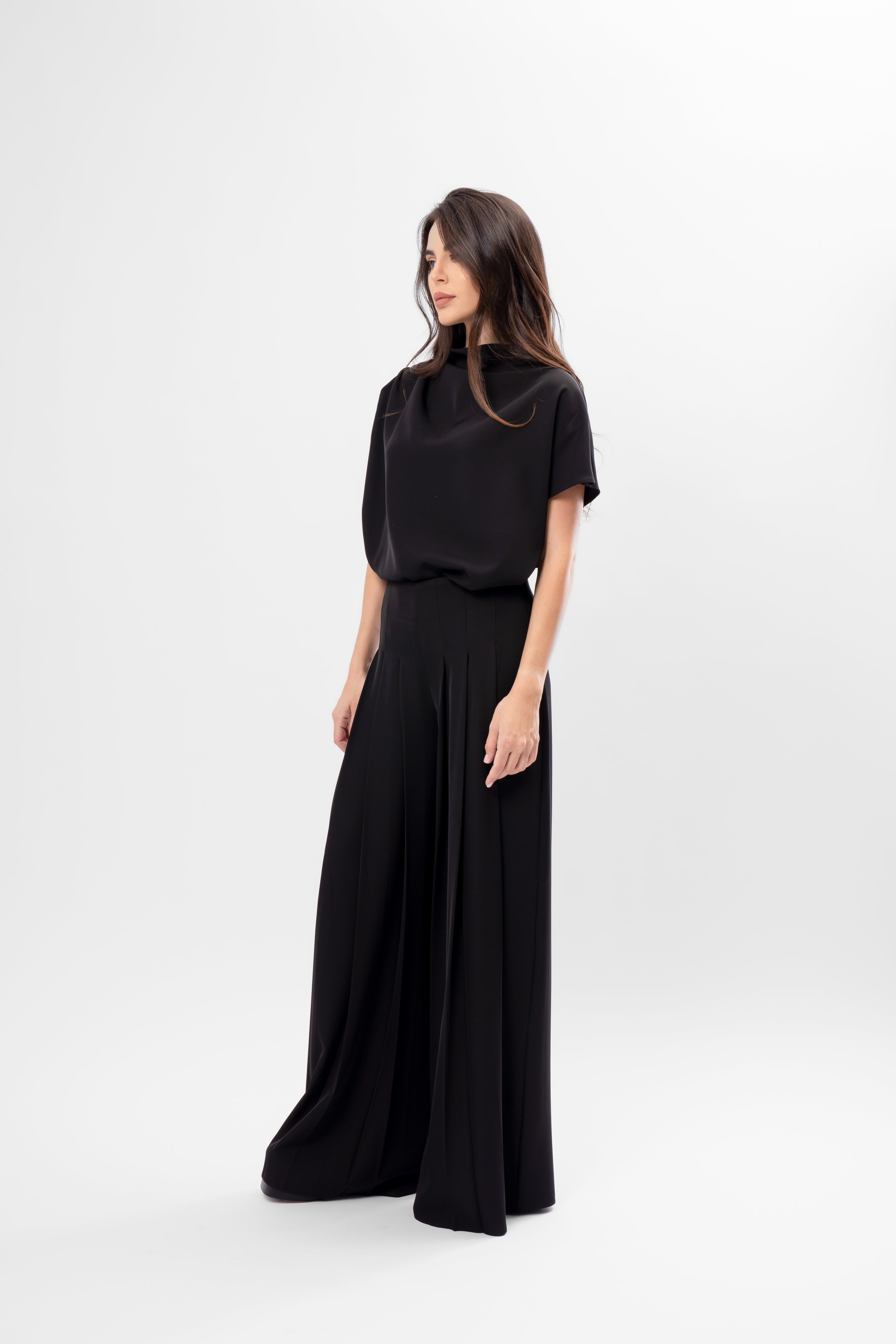 Set negru cu Drapaje și Pantaloni cu Pliuri