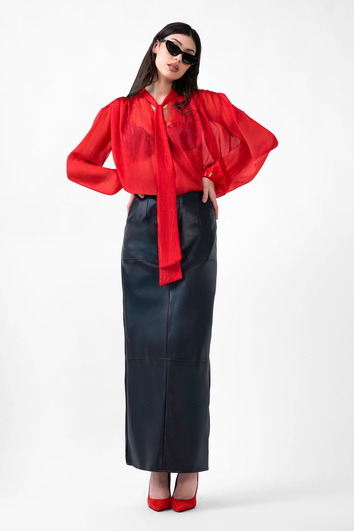 Bluza rosie cu insertii si esarfe