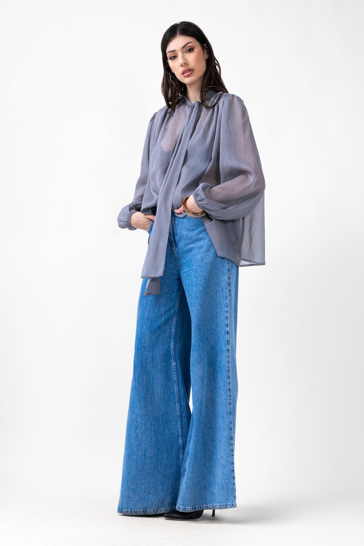 Bluza gri cu insertii si esarfe