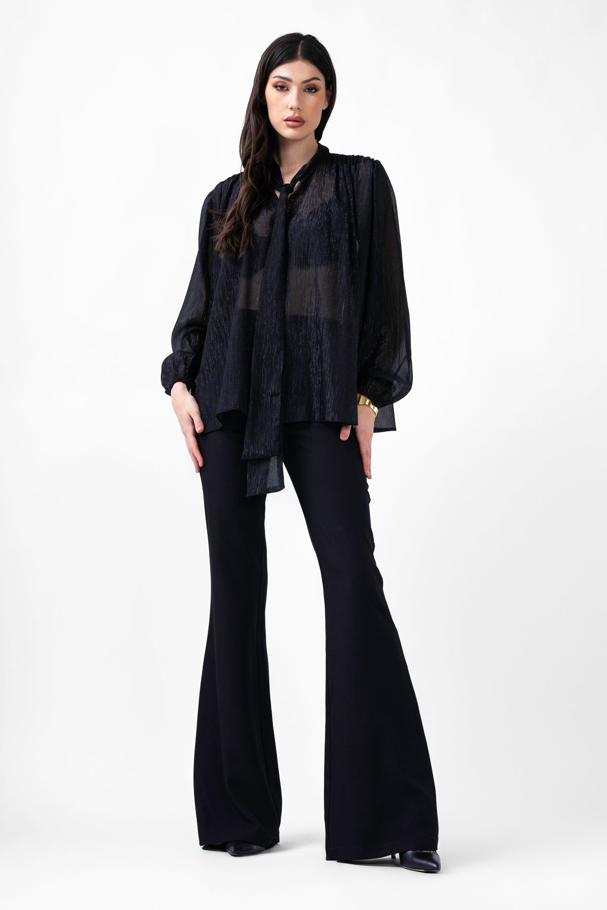 Bluza neagra cu insertii si esarfe