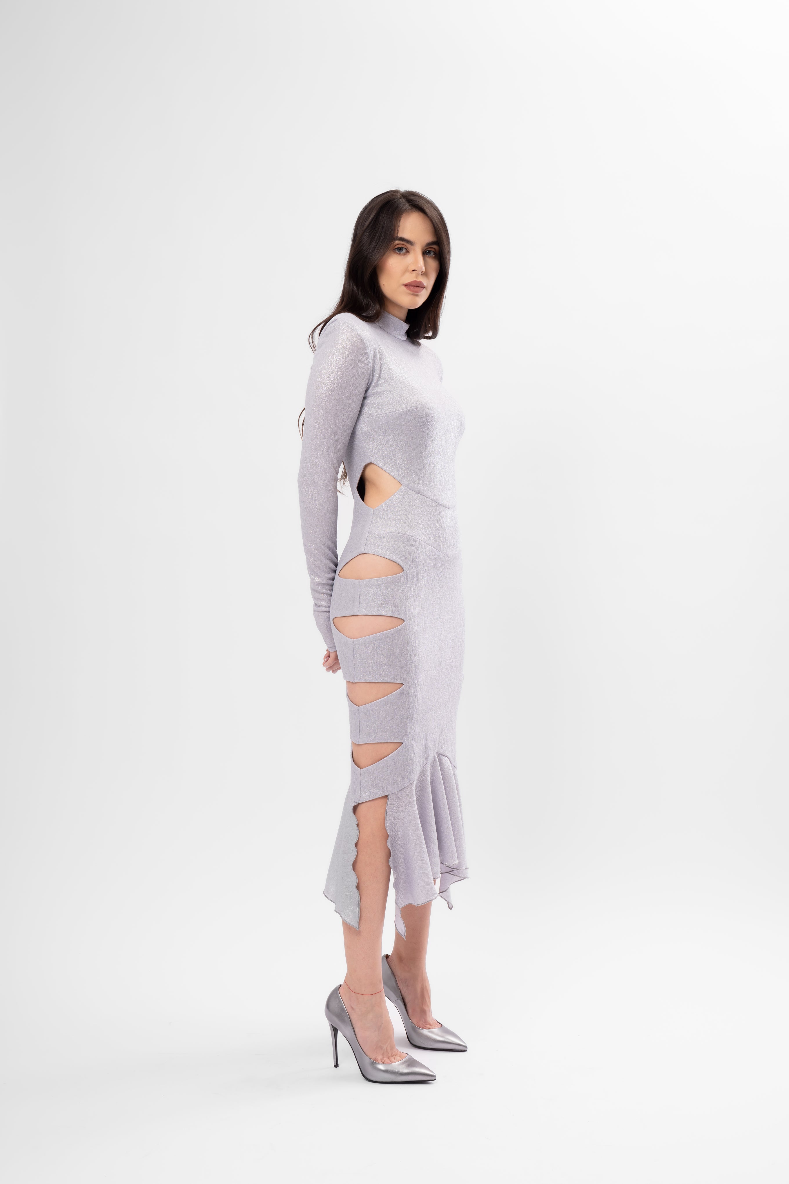 Rochie Midi cu Decupaje și Volan Asimetric Culoare Gri Metalizat