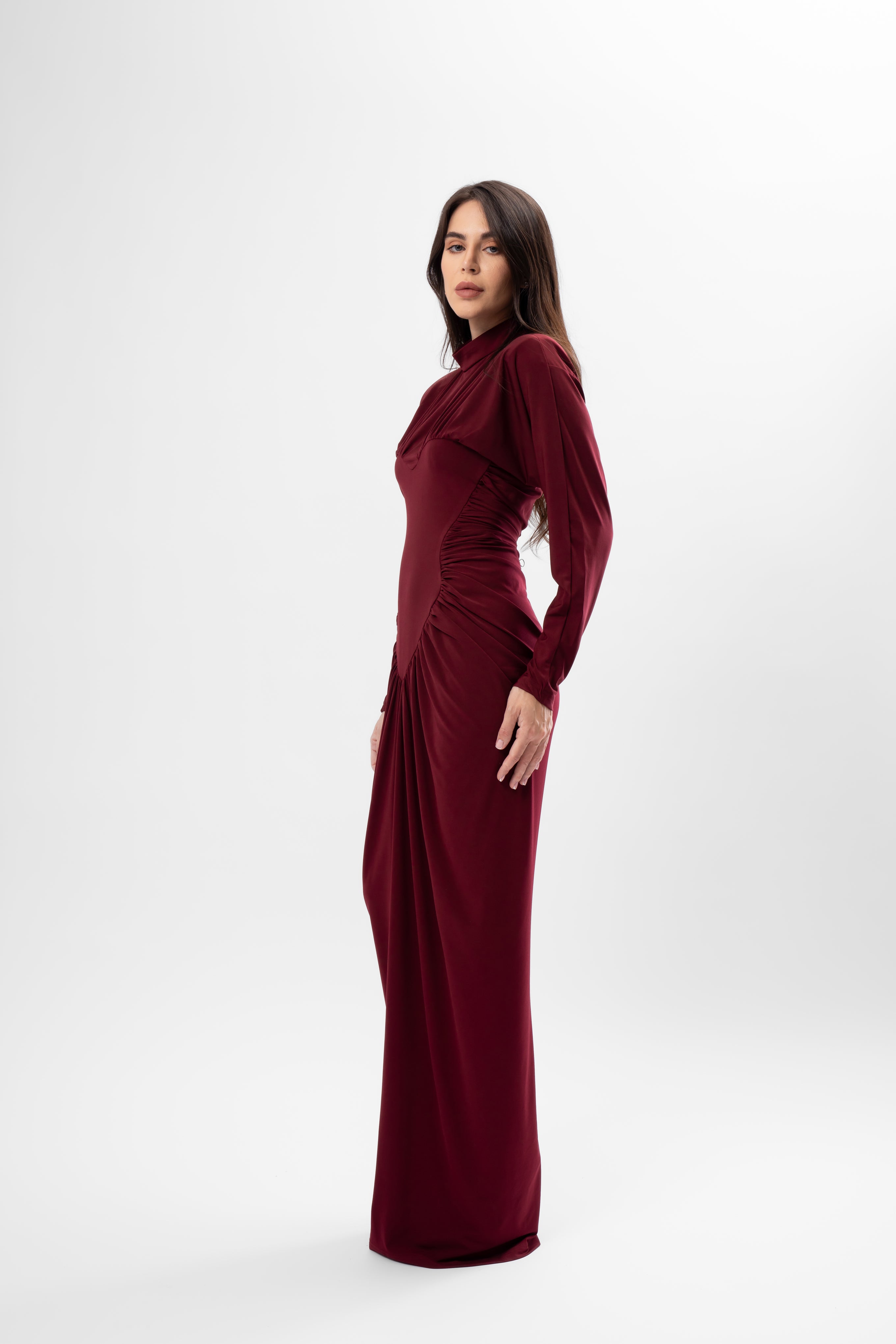Rochie lungă burgundy cu detaliu în formă de inimă