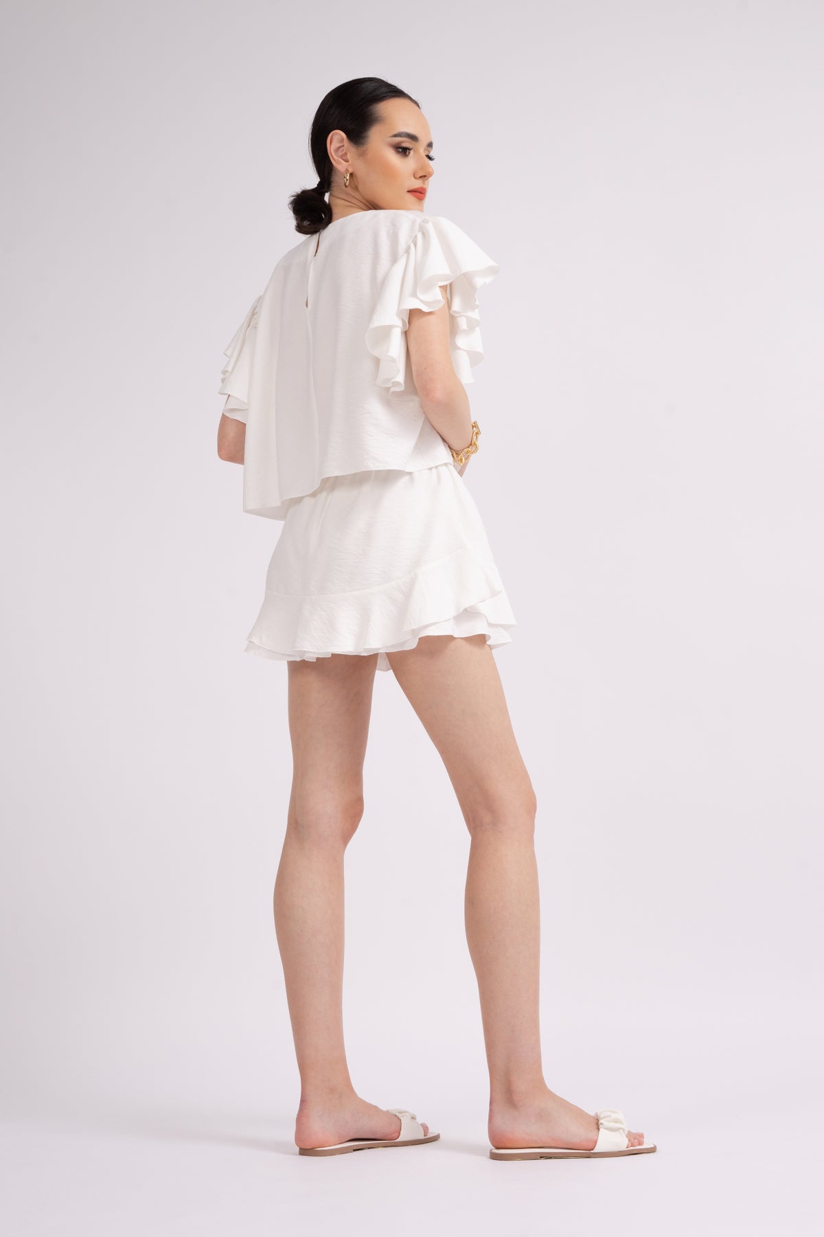 Compleu alb cu tricou si fusta pantalon