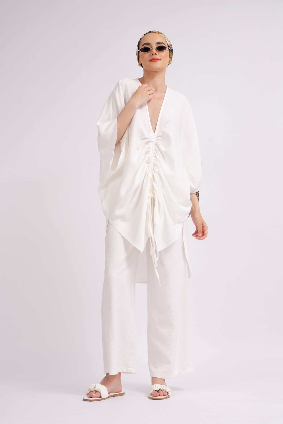 White set with blouse and culottes trousers