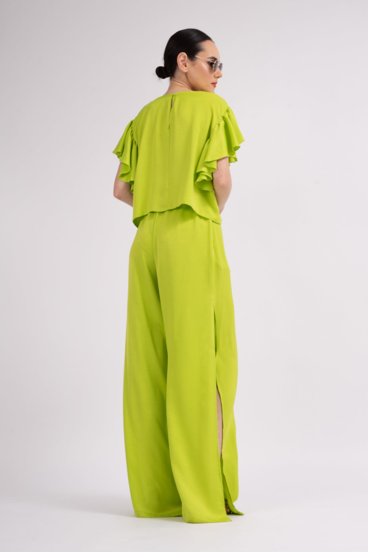 Compleu verde neon cu tricou si pantaloni cu slituri
