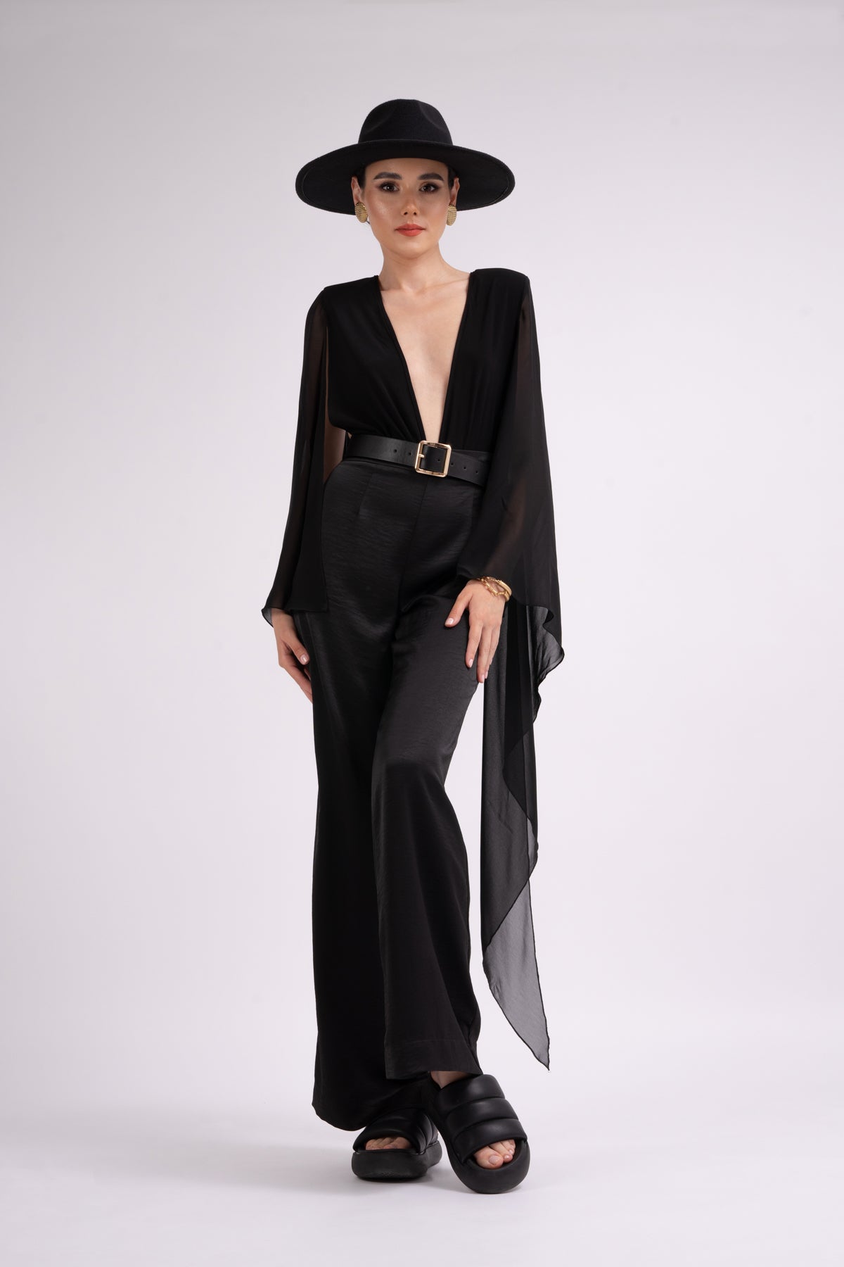 Body negru cu maneci din voal