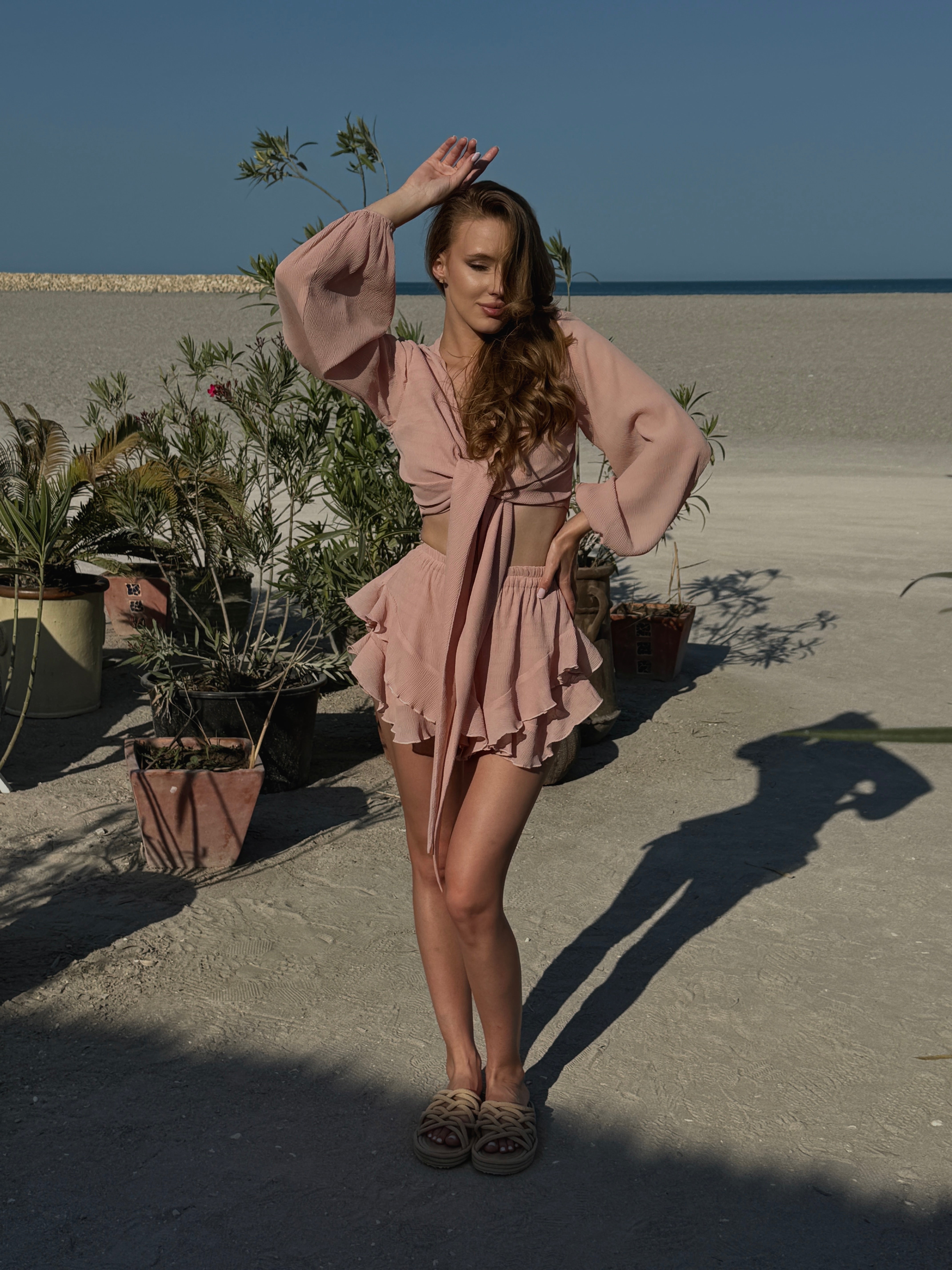 Set de două piese cu volane roz pal și mâneci balon