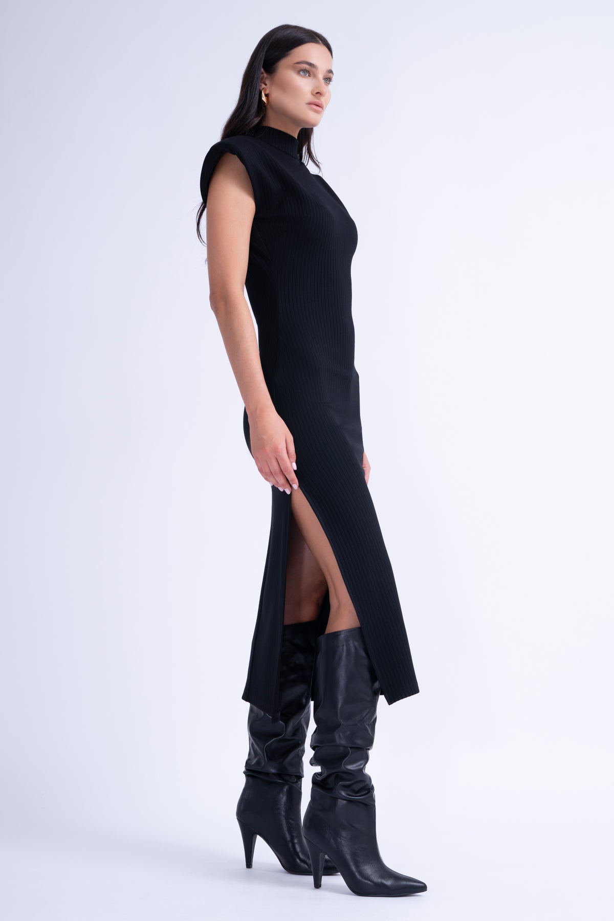 Black Midi Dress With Oversized Shoulders And Side Slit