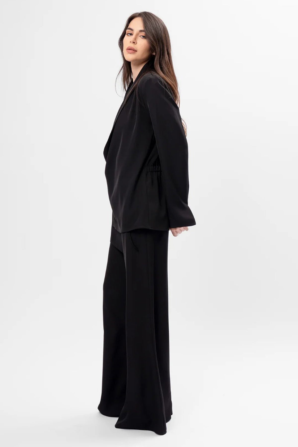 Set negru cu sacou petrecut și pantaloni flared