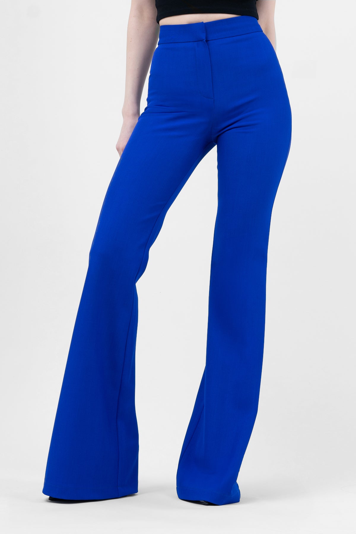 Costum albastru electric cu vesta oversized si pantaloni evazati