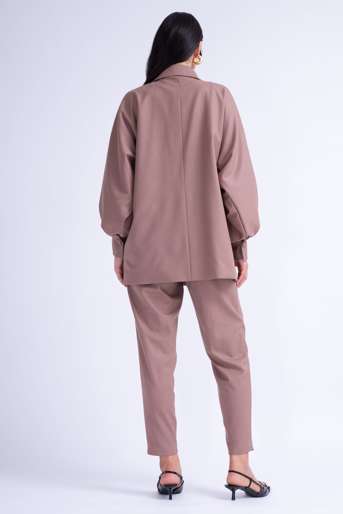 Costum Maro cu Sacou Oversized si Pantaloni Conici