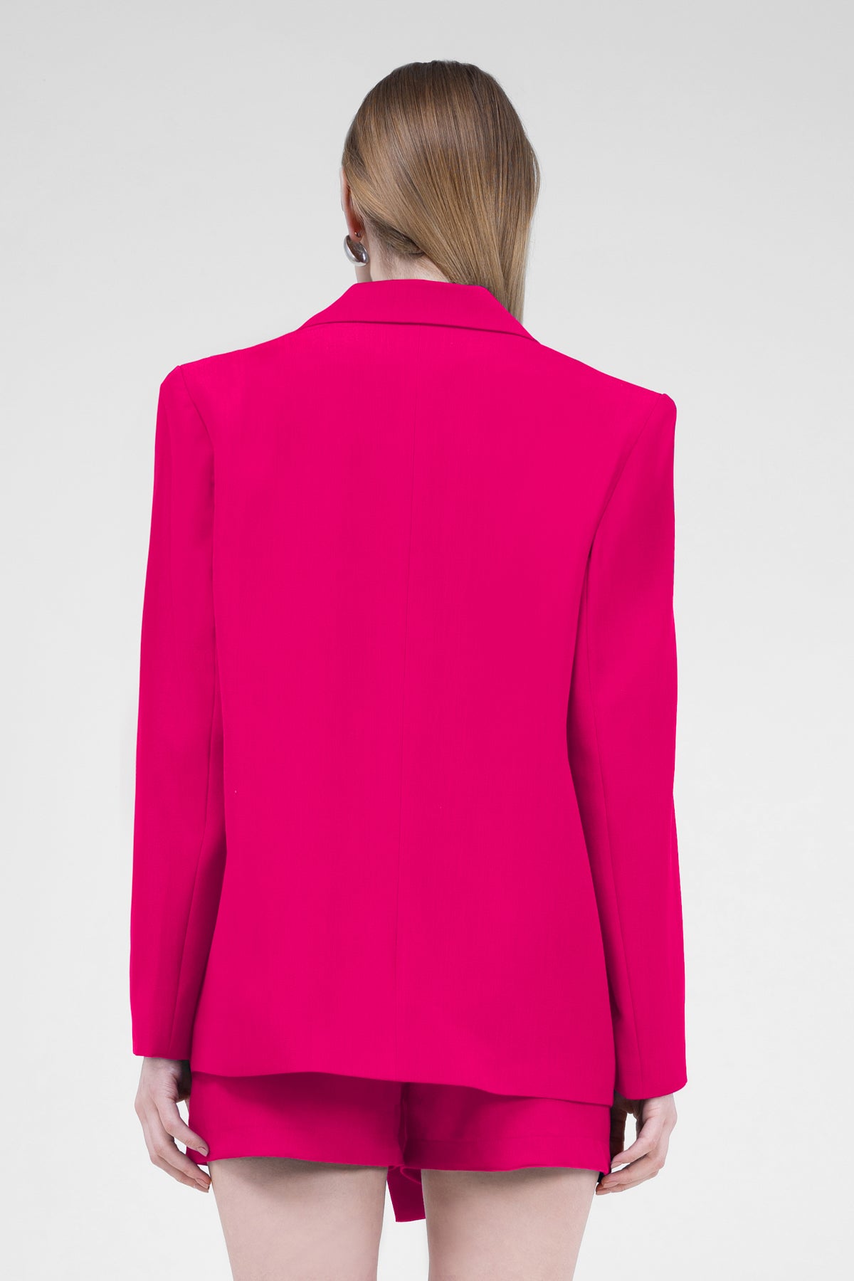 Costum fuchsia cu sacou regular cu buzunar dublu si fusta pantalon