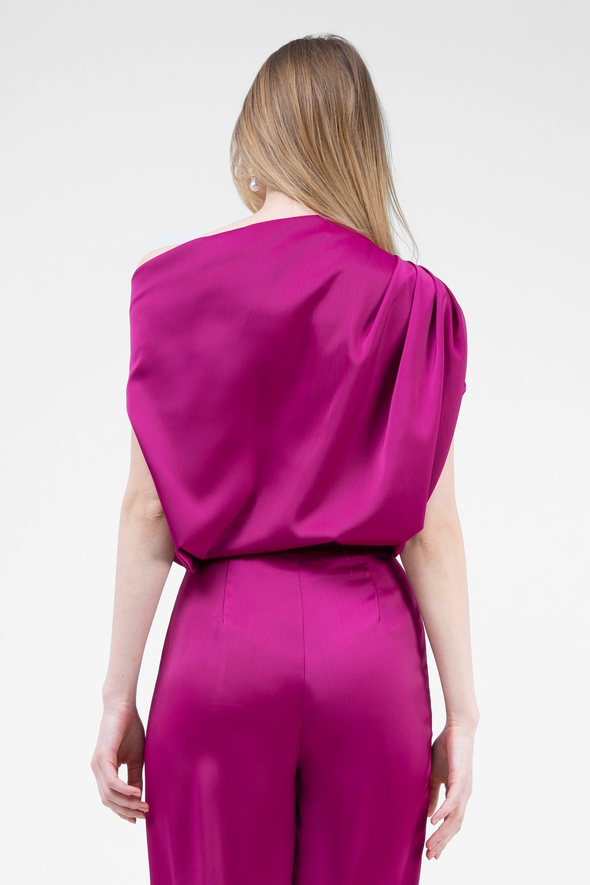 Top fuchsia asimetric cu drapaje