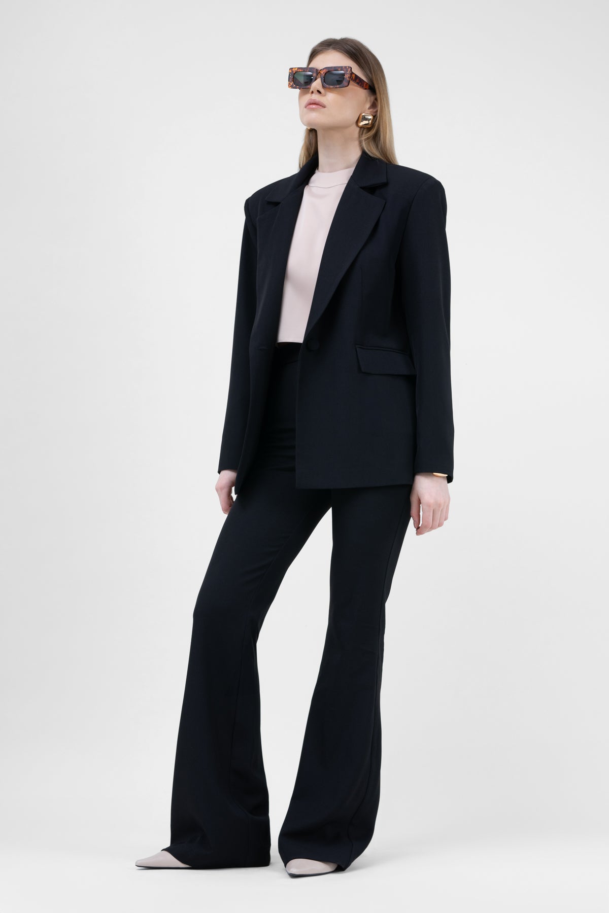 Black Suit With Regular Blazer With Double Pocket And Flared Trousers