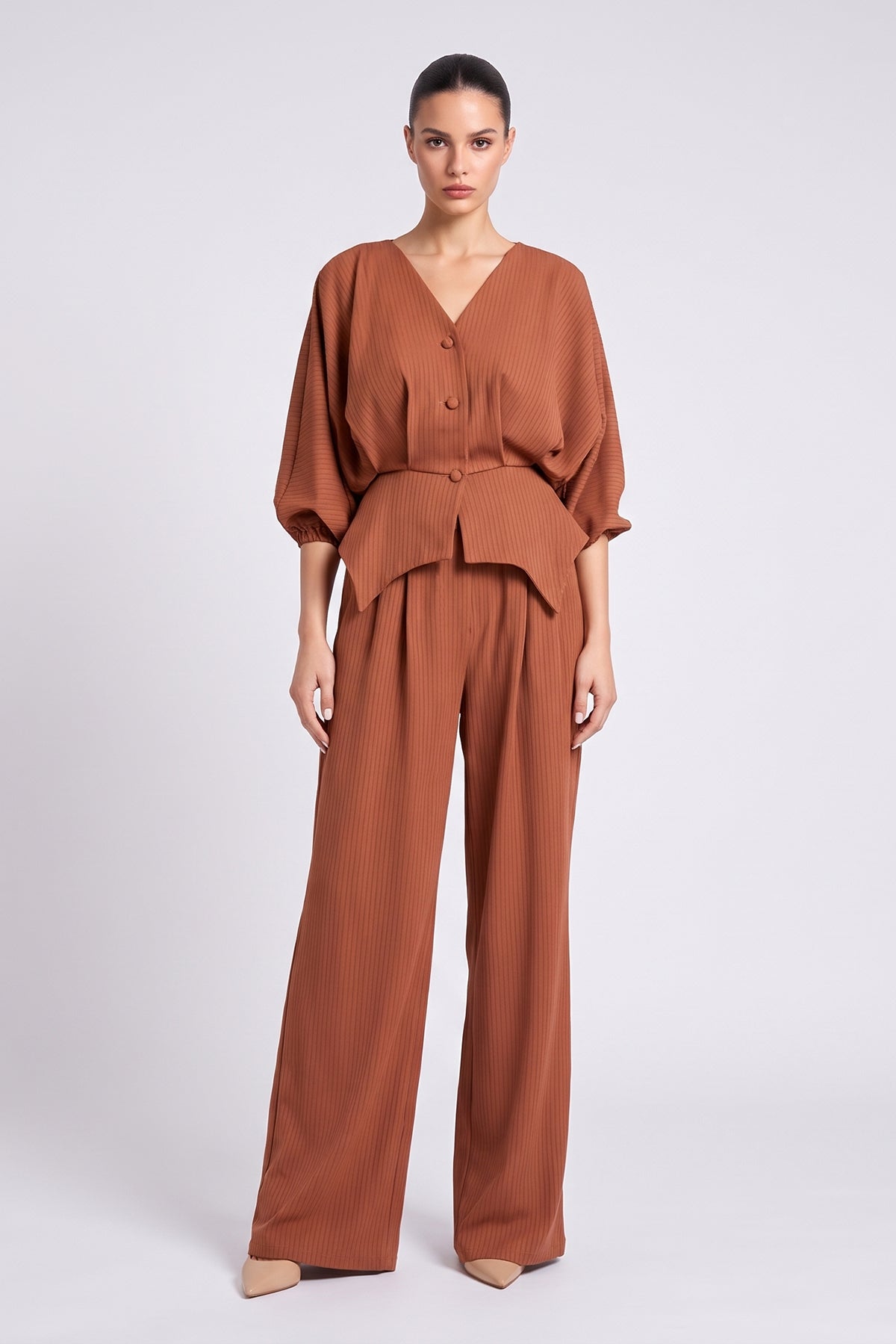 Set caramiziu din tricot reiat, cu bluză peplum și pantaloni wide-leg