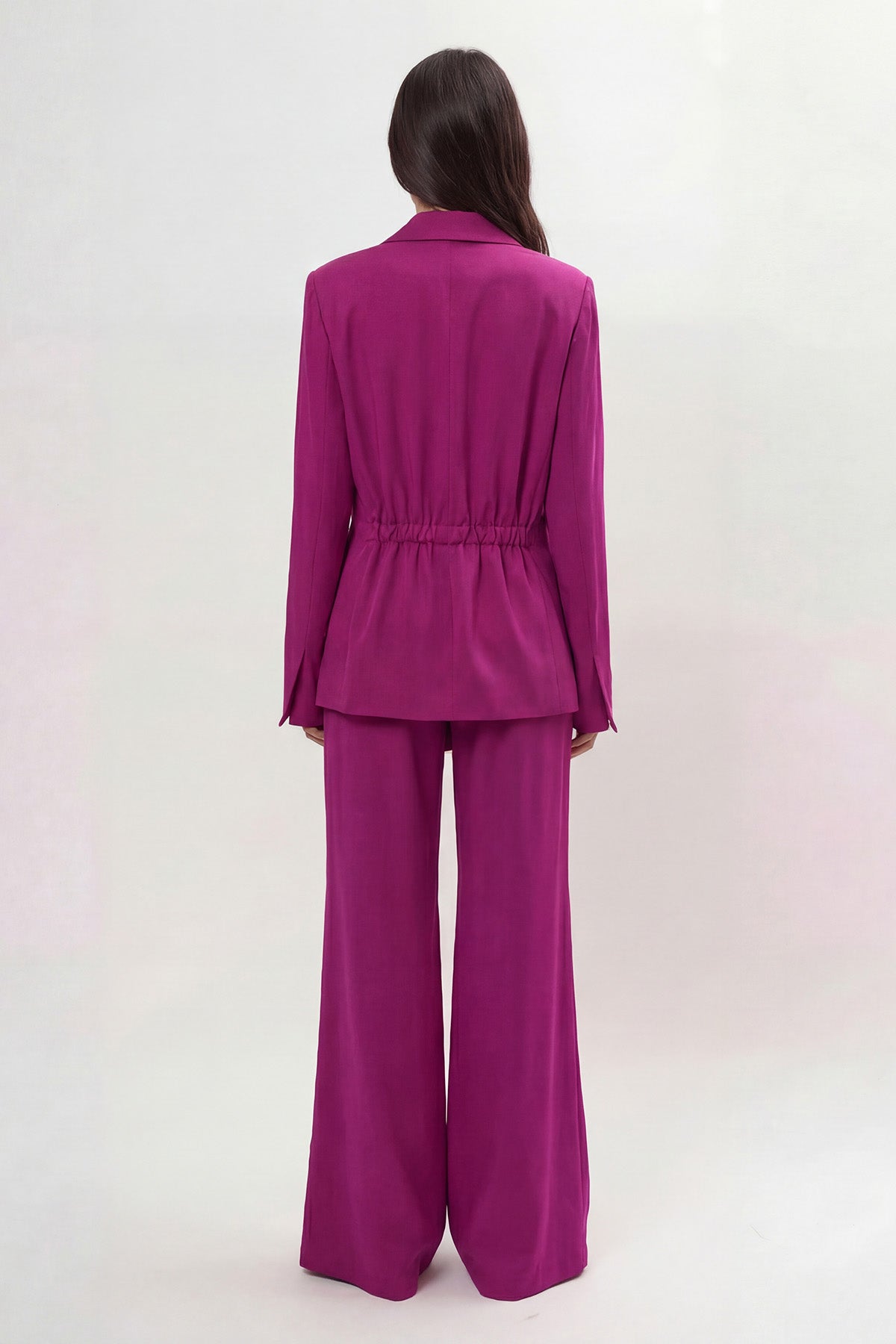 Set fucsia cu sacou petrecut și pantaloni flared