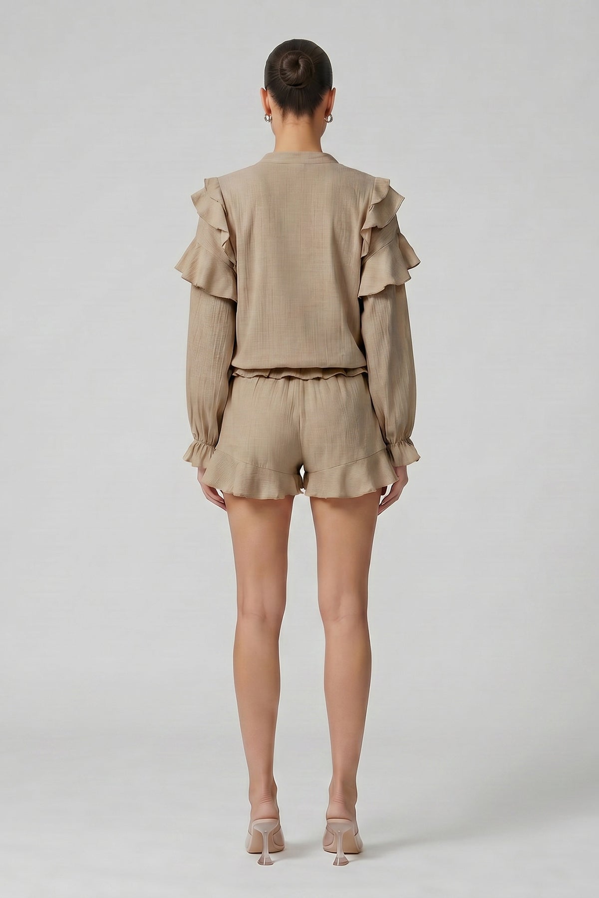 Greige linen-viscose blend set with ruffle top and shorts
