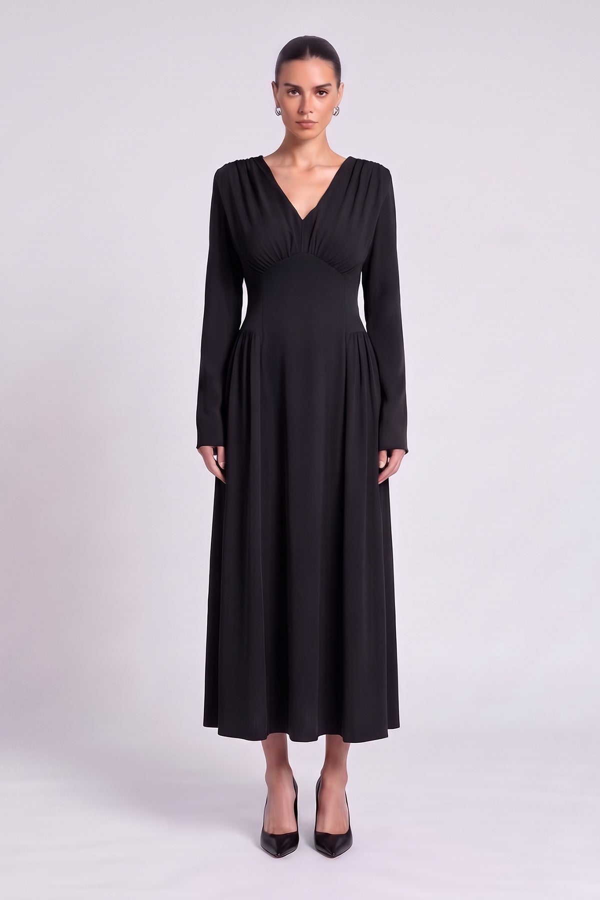 Rochie midi neagra cu decolteu în V și talie accentuată