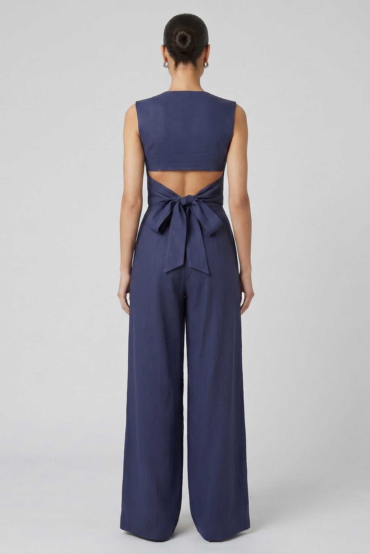 Set din in bleumarin cu vestă cambrată și pantaloni wide-leg
