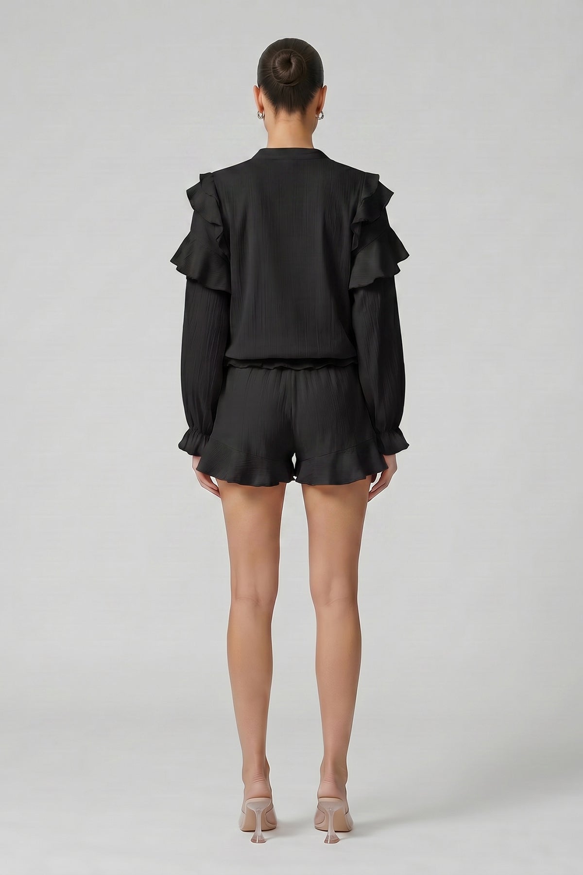 Black linen-viscose blend set with ruffle top and shorts
