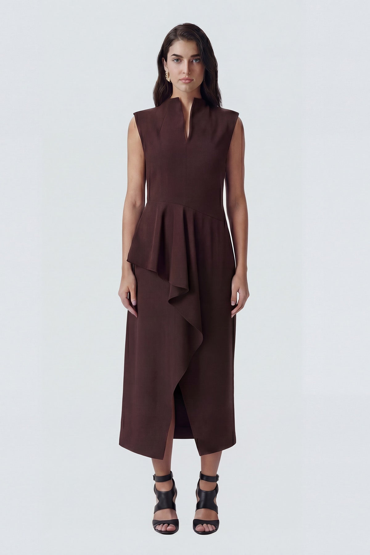 Rochie midi maro cu design asimetric și volan decorativ