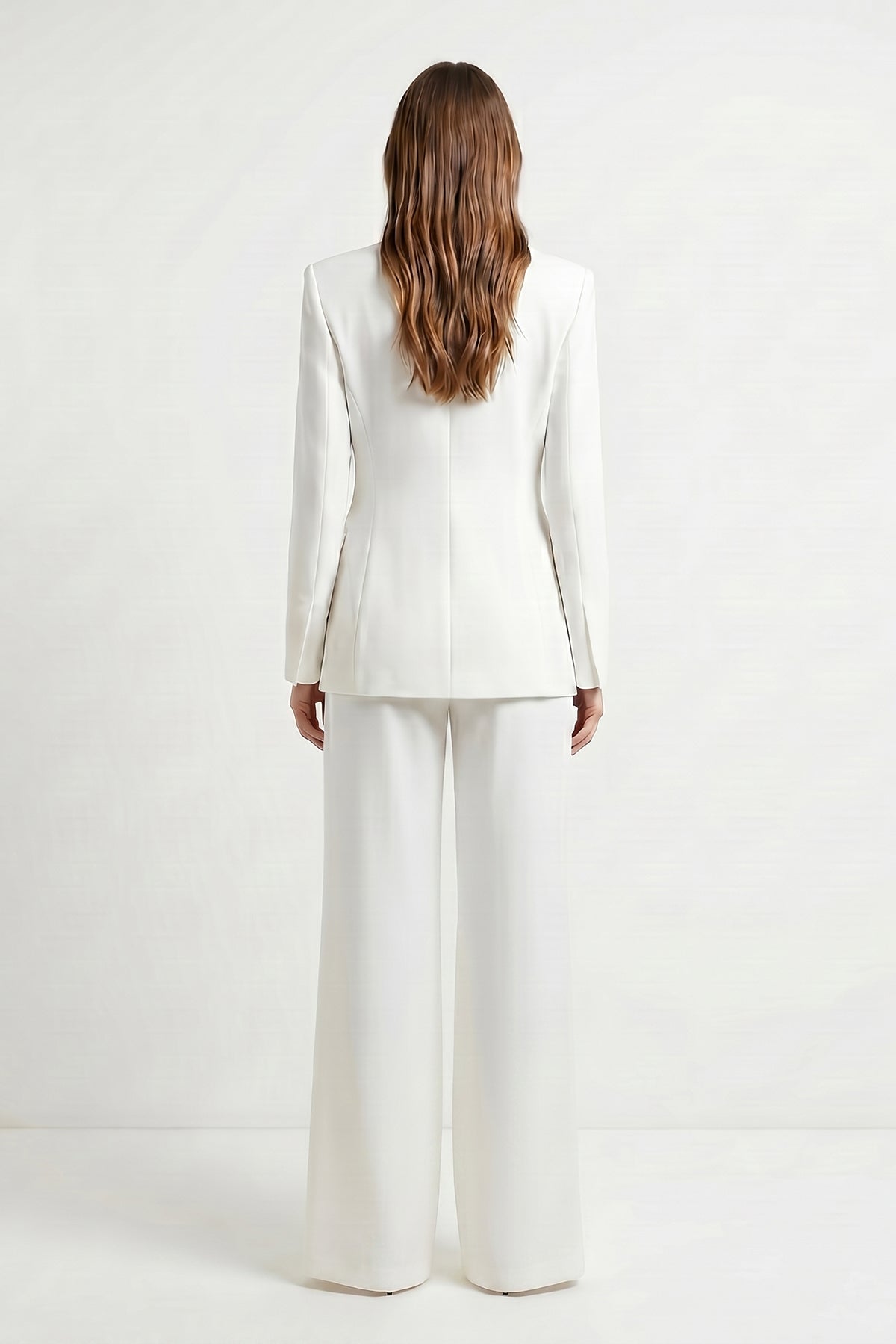 Elegant White Suit with Tailored Blazer and Wide Fluid Trousers in Viscose Blend