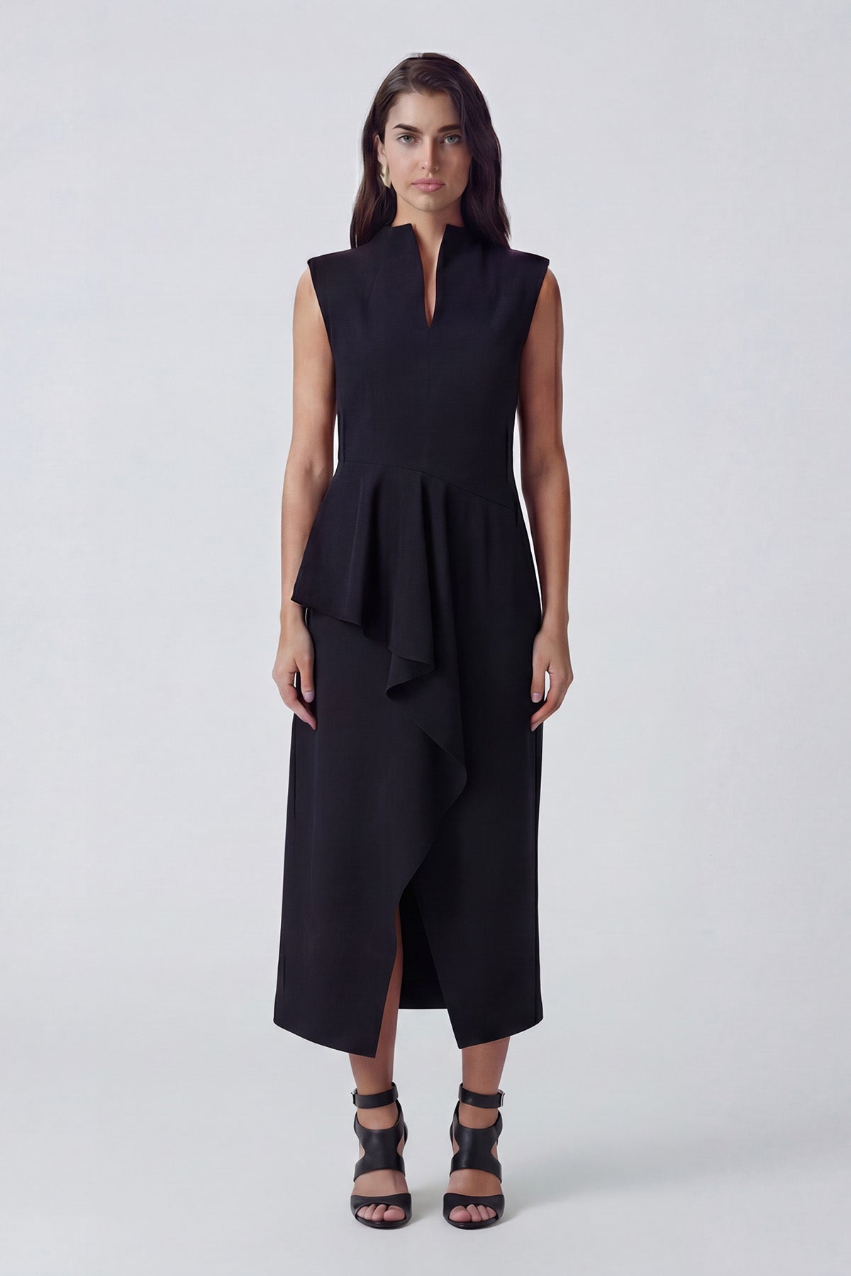 Rochie midi neagra cu design asimetric și volan decorativ