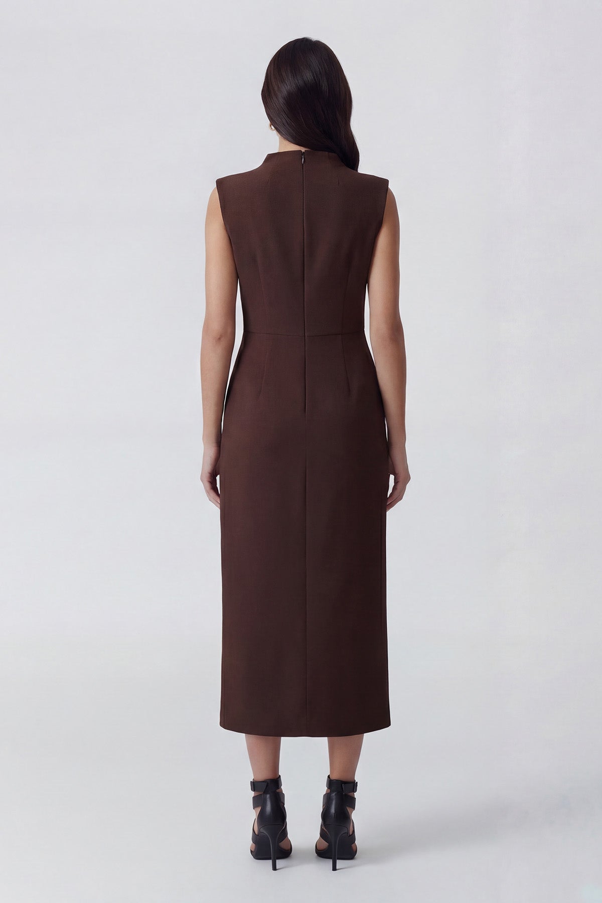 Rochie midi maro cu design asimetric și volan decorativ