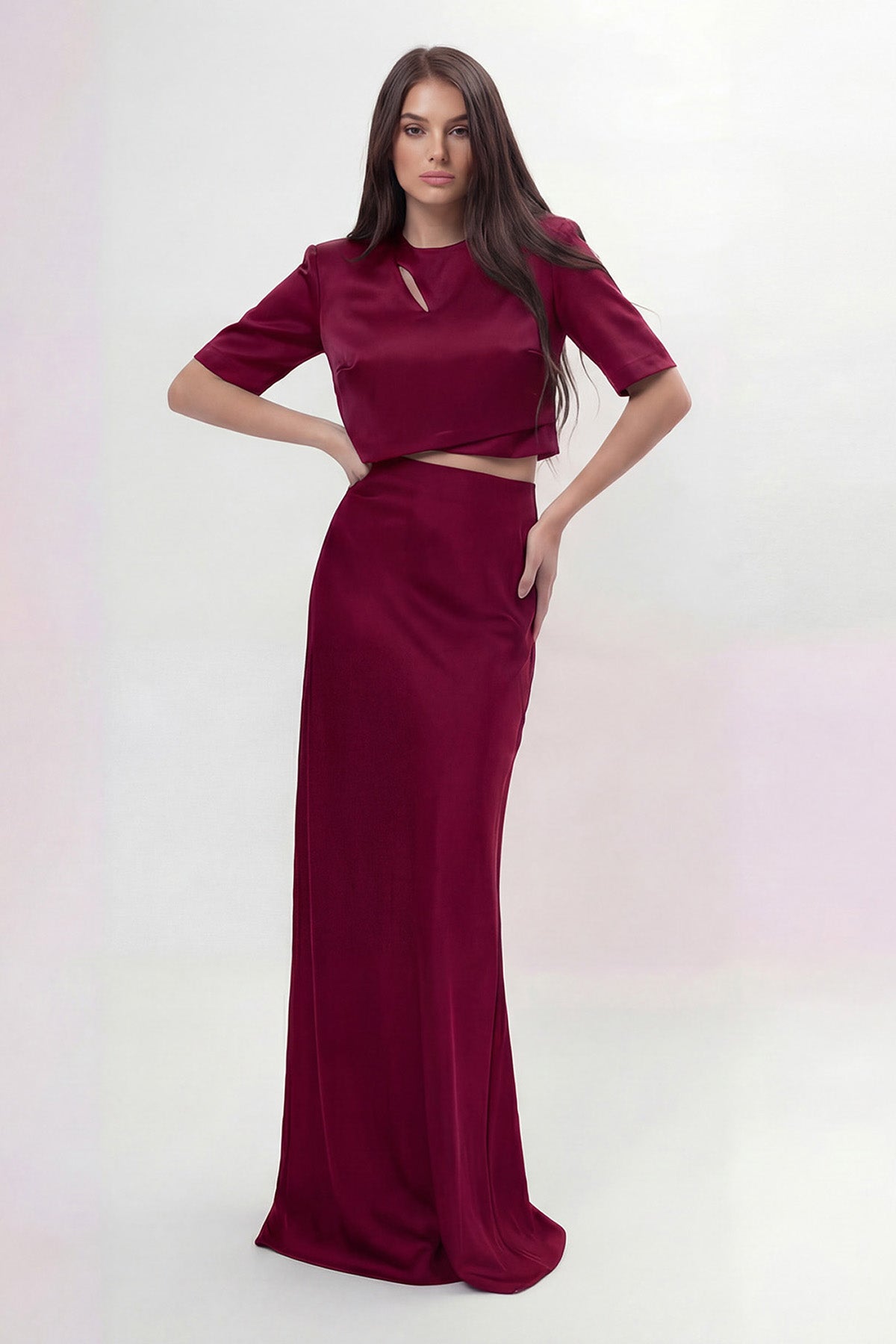Set elegant burgundy – bluză cu decupaj și fustă lungă