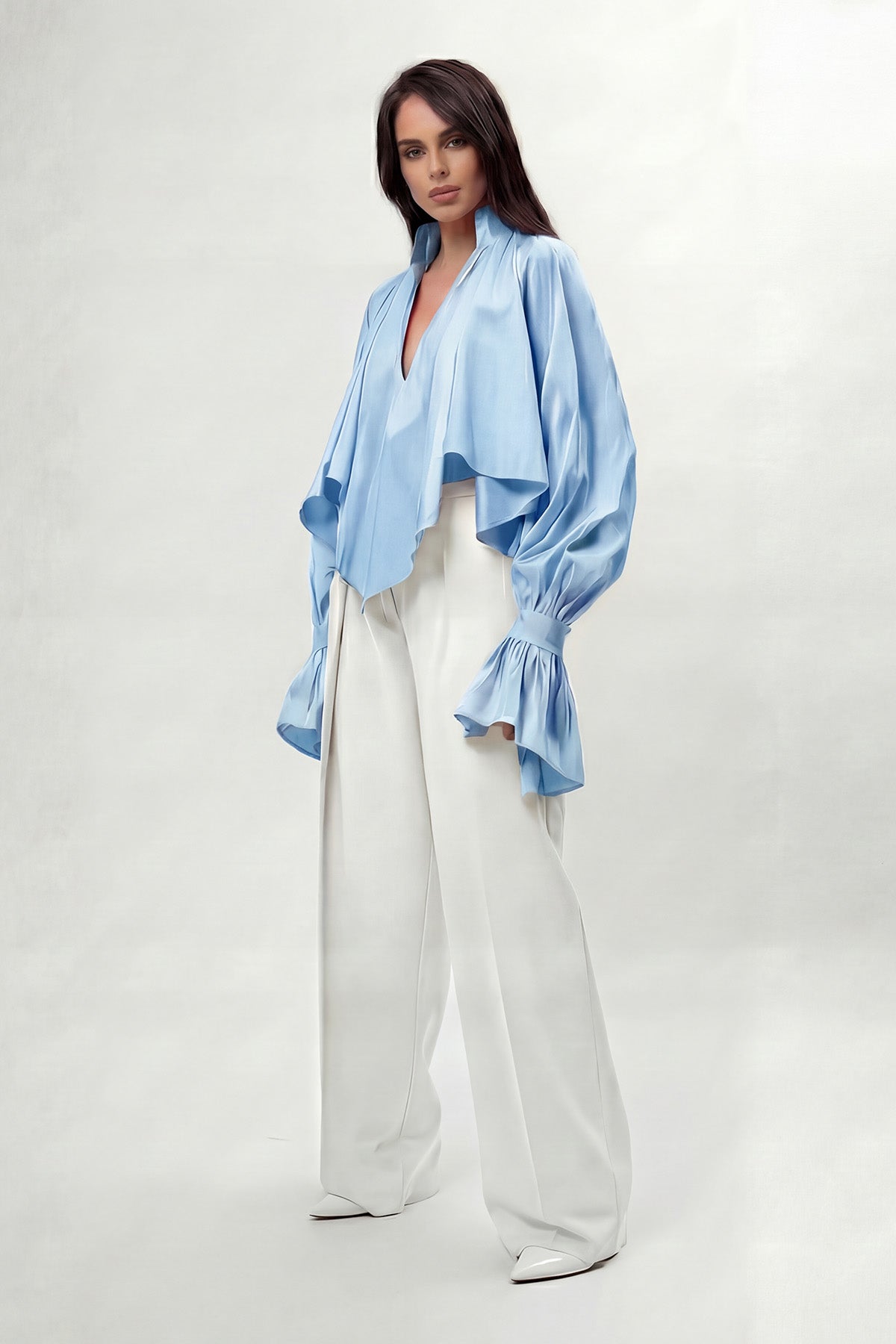 Cămașă baby blue cu croială amplă, guler înalt și mâneci balon
