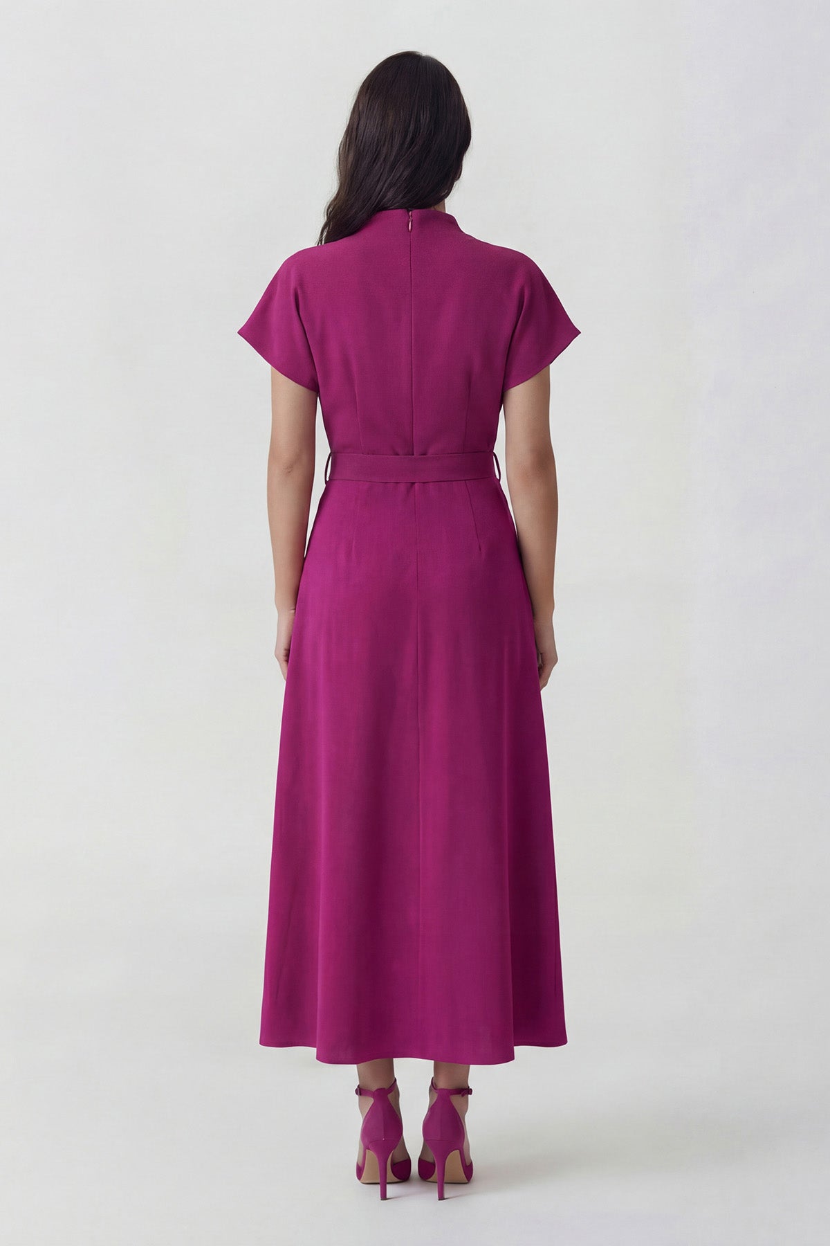 Rochie midi fucsia cu drapaj și cordon în talie