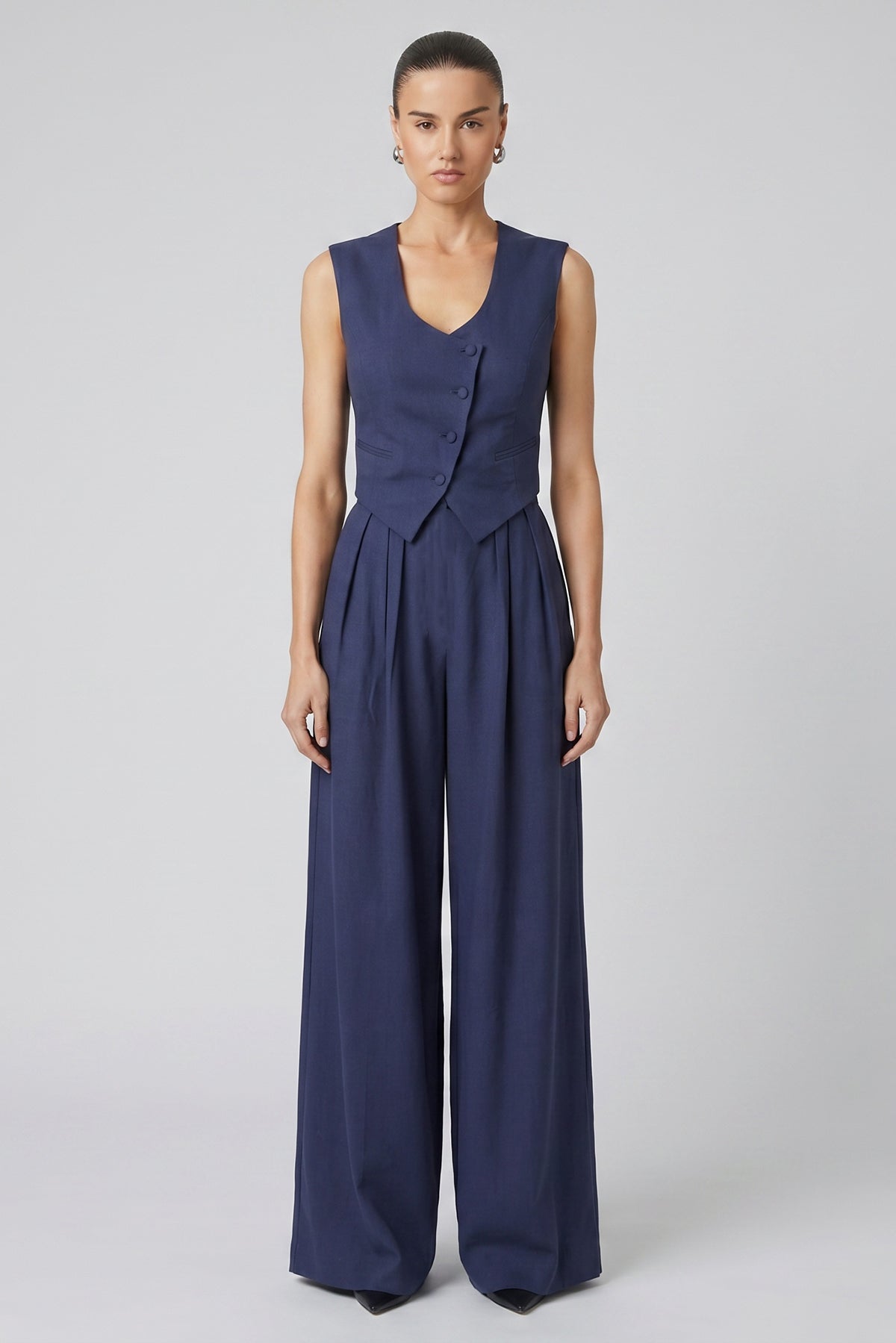 Set din in bleumarin cu vestă cambrată și pantaloni wide-leg